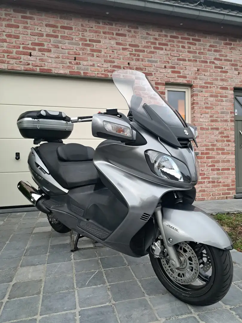 Suzuki Burgman 650 Executive Full option Nieuwe Staat!!!! Gris - 1
