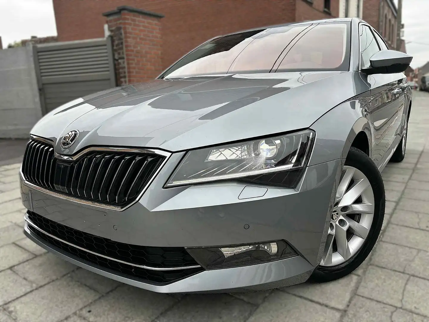 Skoda Superb 2.0 CR TDi 150CV/KEYLESS-CARPLAY-FULL/ GARANTIE ! Gris - 2