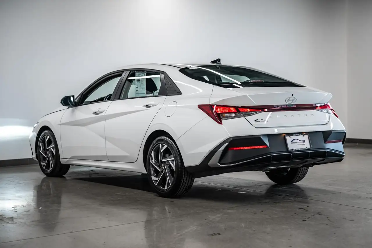 Hyundai ELANTRA снимка Hyundai ELANTRA
