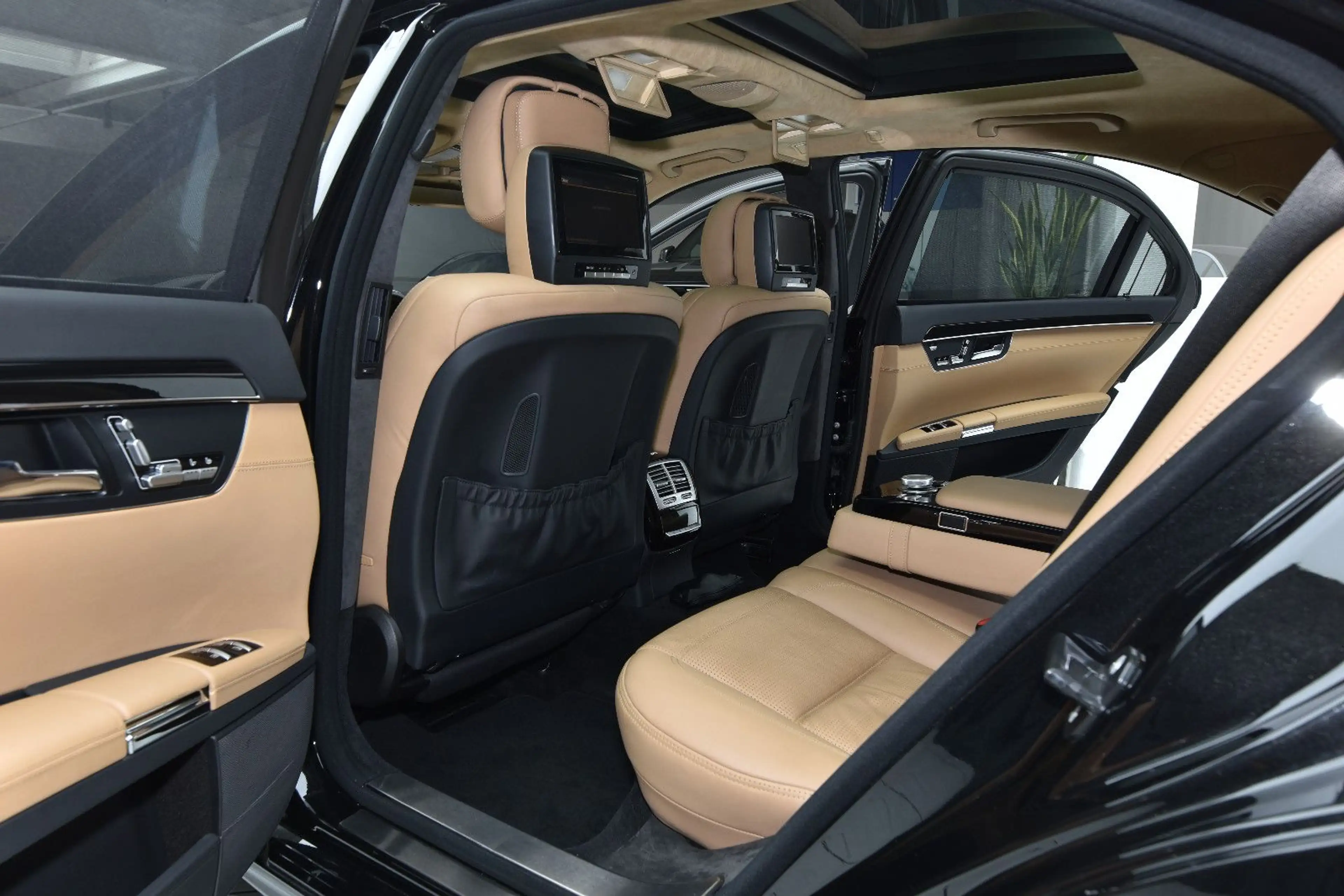 Mercedes-Benz S 63 AMG L *Deutsch* FOND TV* Kühlschrank* — photo 2