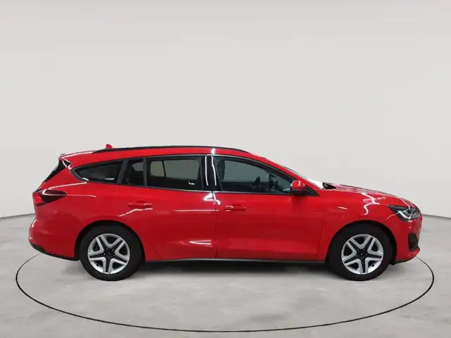 Ford Focus view 3