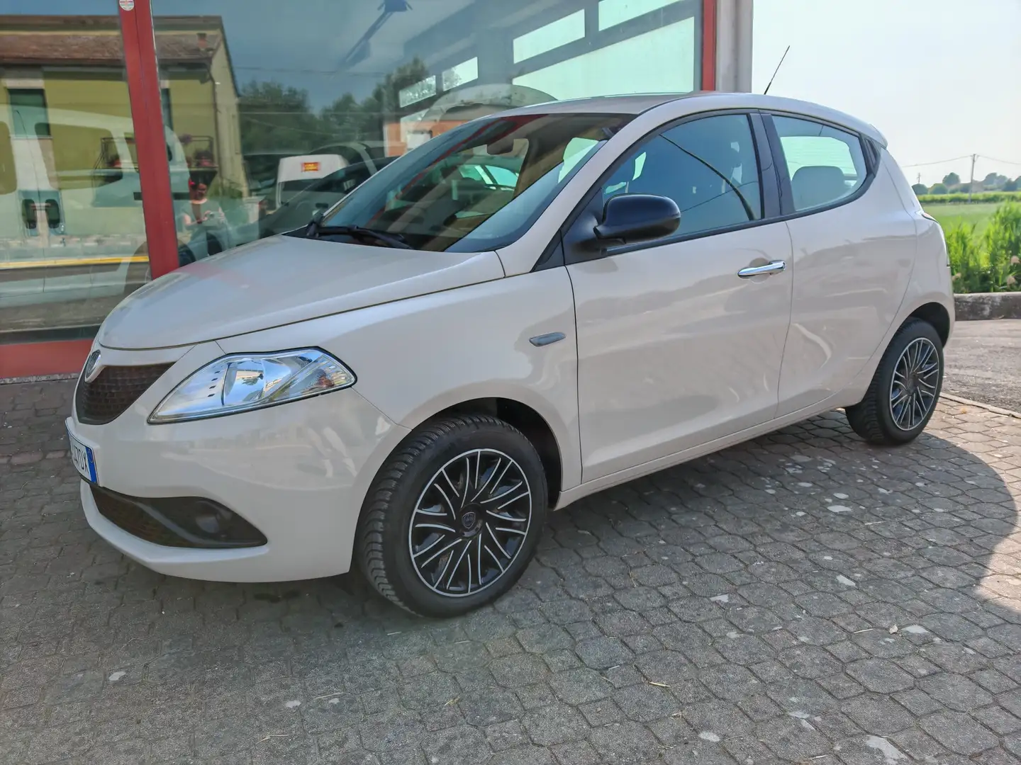 Lancia Ypsilon 1.2 Gold - 1