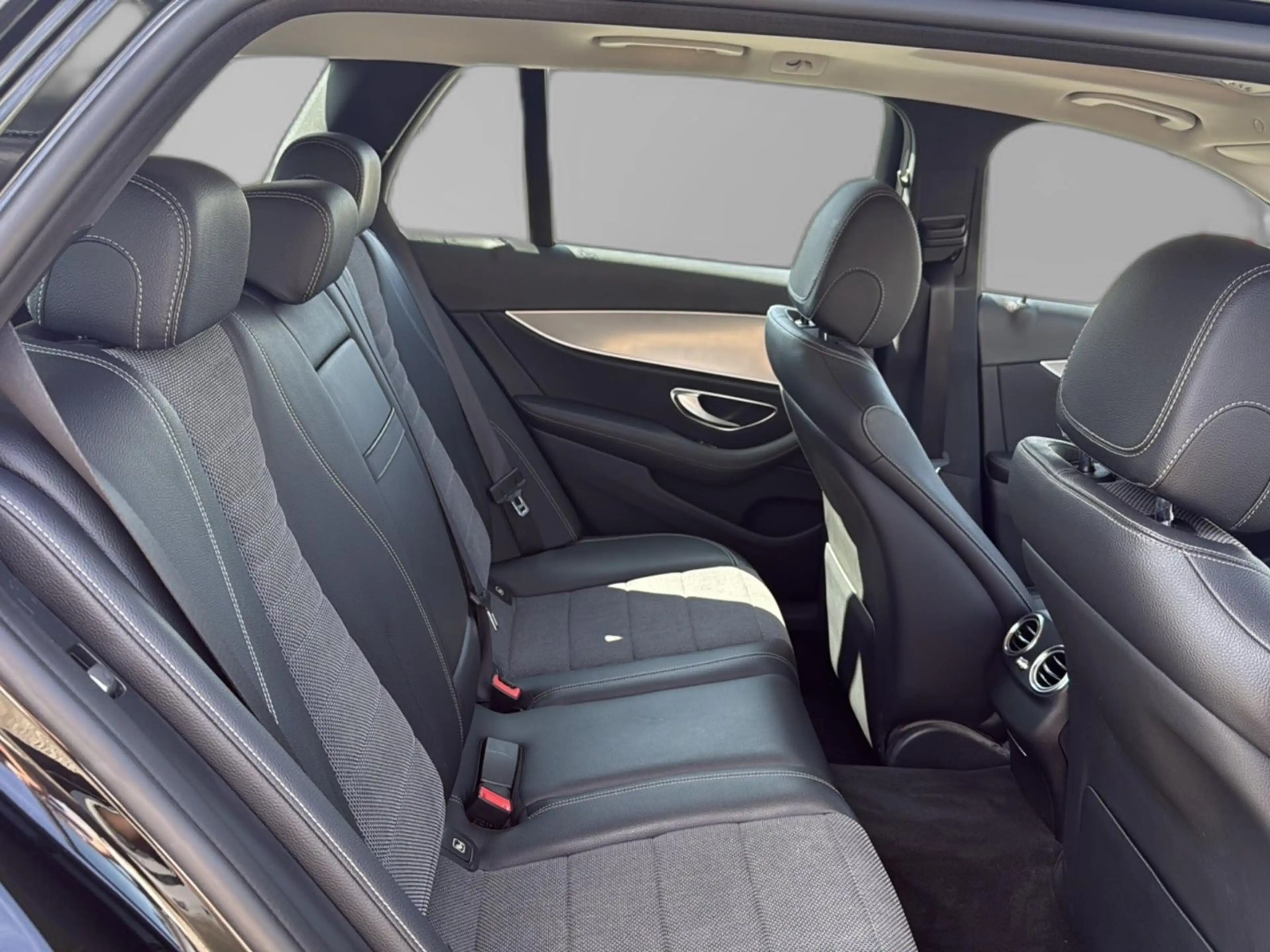 Mercedes-Benz E 350 d T-Modell 4Matic Avantgarde — photo 14