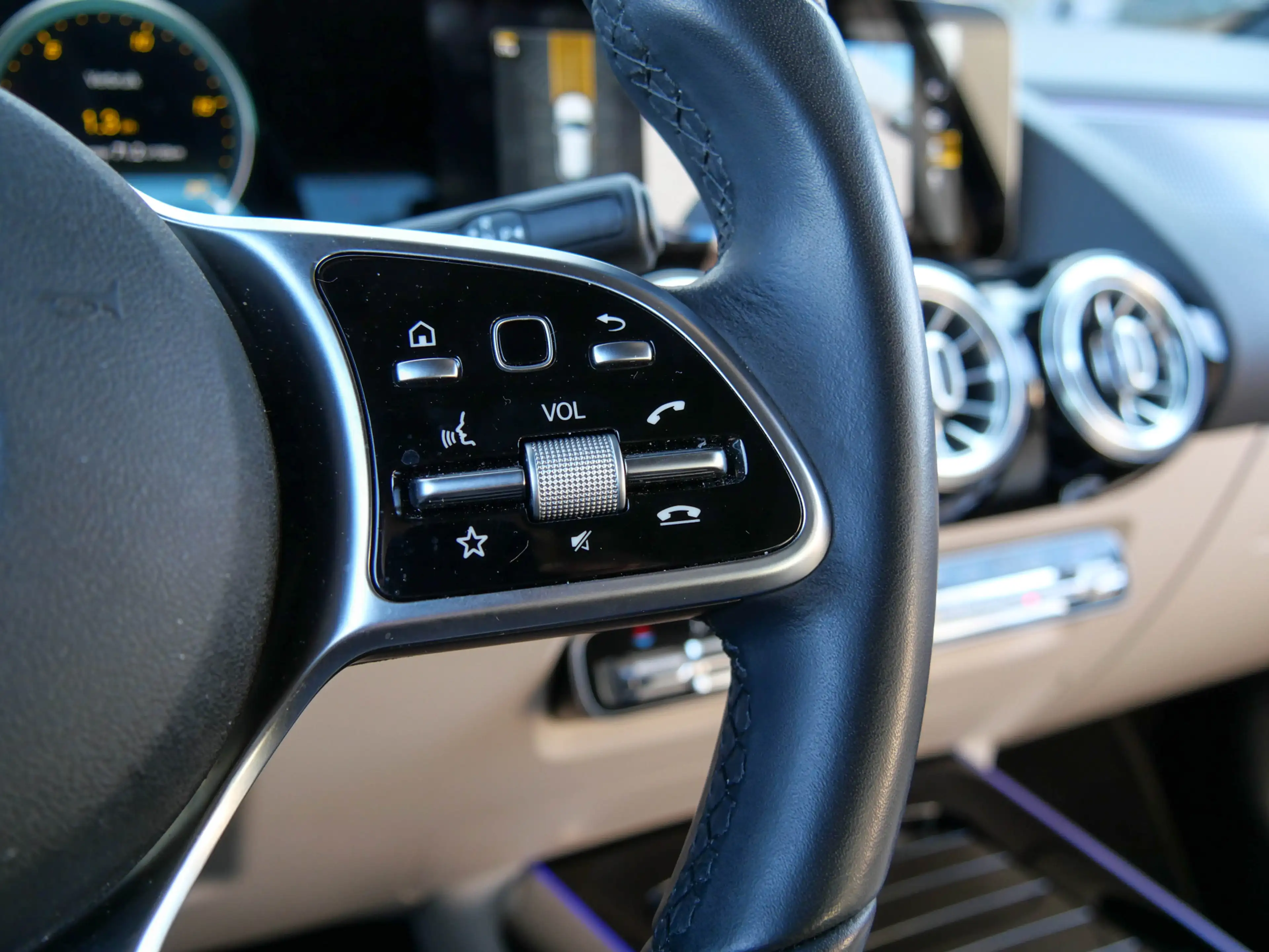 Mercedes-Benz GLA 200 Business Solution Luxury | LEDER | CAMERA | NAVIGA — photo 15