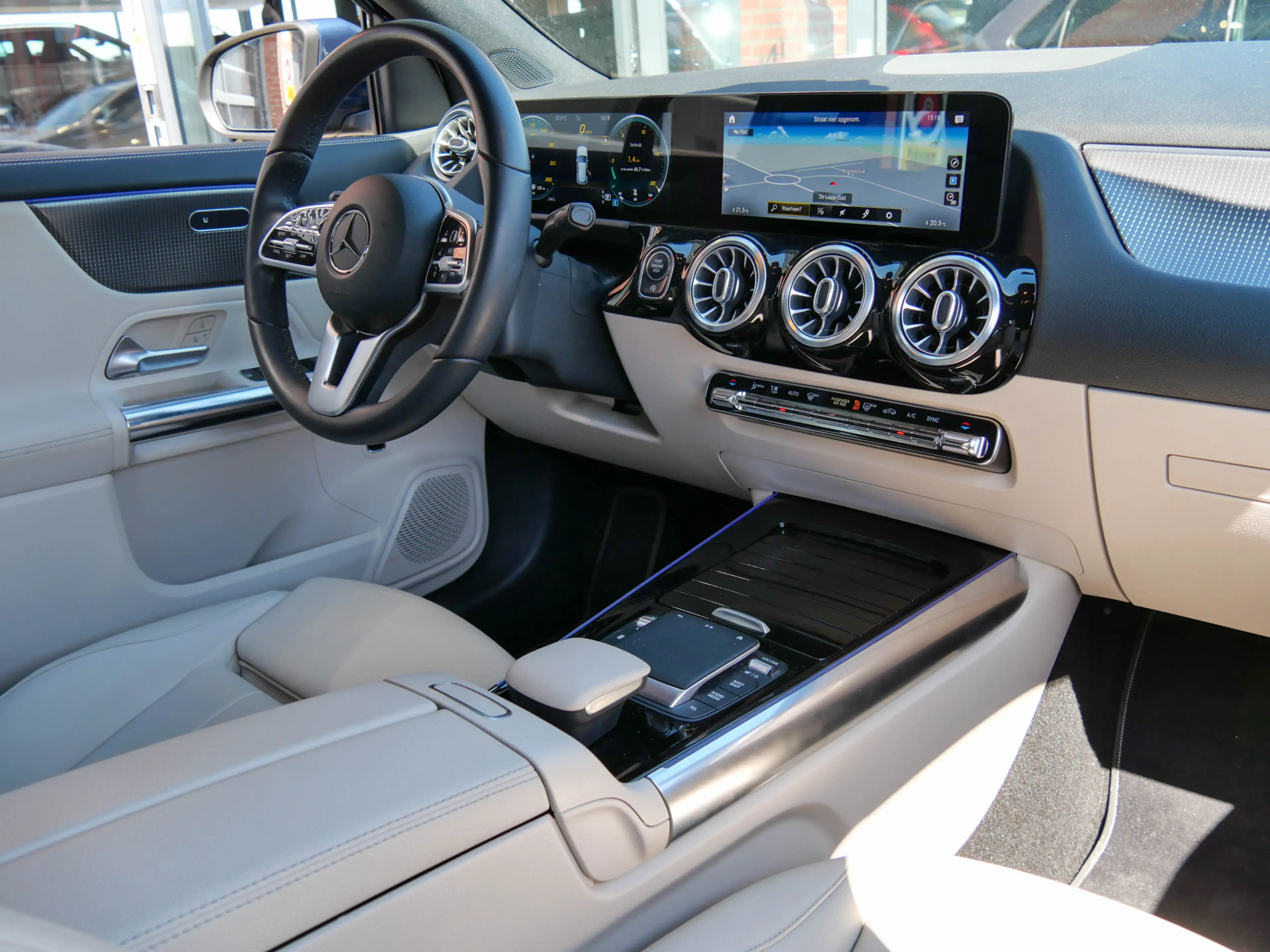 Mercedes-Benz GLA 200 Business Solution Luxury | LEDER | CAMERA | NAVIGA — photo 3