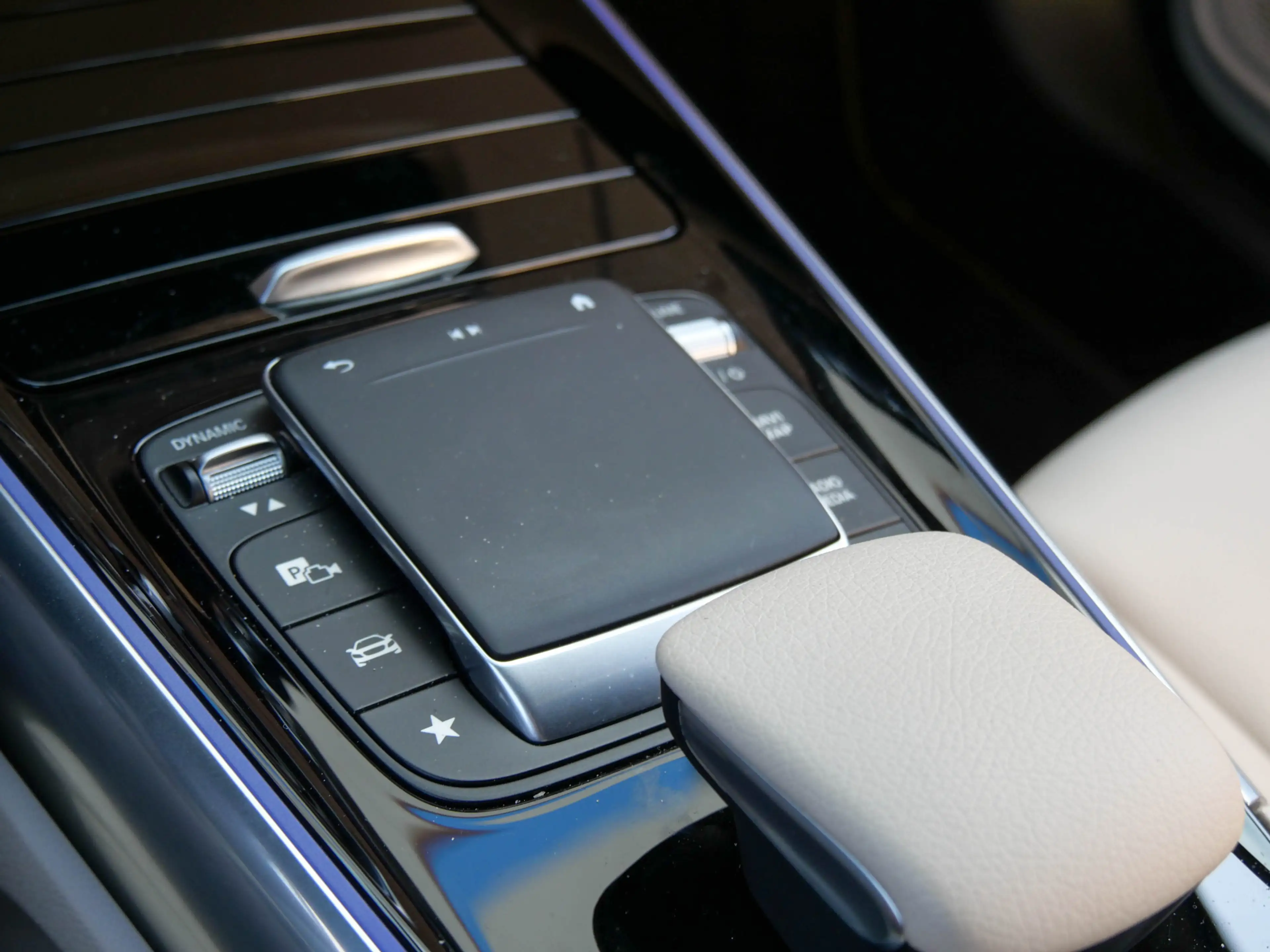 Mercedes-Benz GLA 200 Business Solution Luxury | LEDER | CAMERA | NAVIGA — photo 12