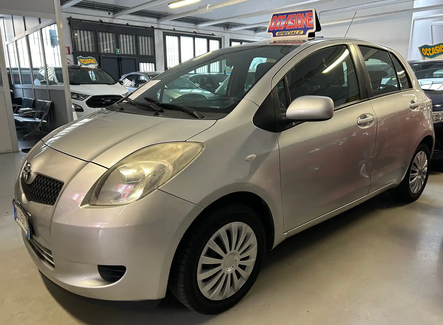 Toyota Yaris Yaris 5p 1.0 Sol Argent - 1