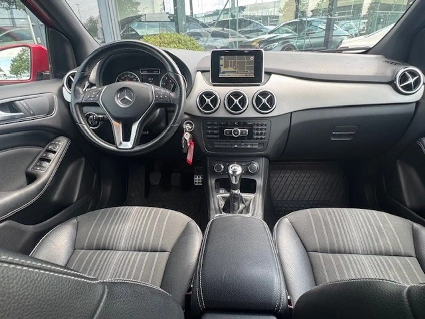 Mercedes-Benz B 180 Ambition | Spiegelpakket | Nightpakket | Zitcomfor Rood - 2