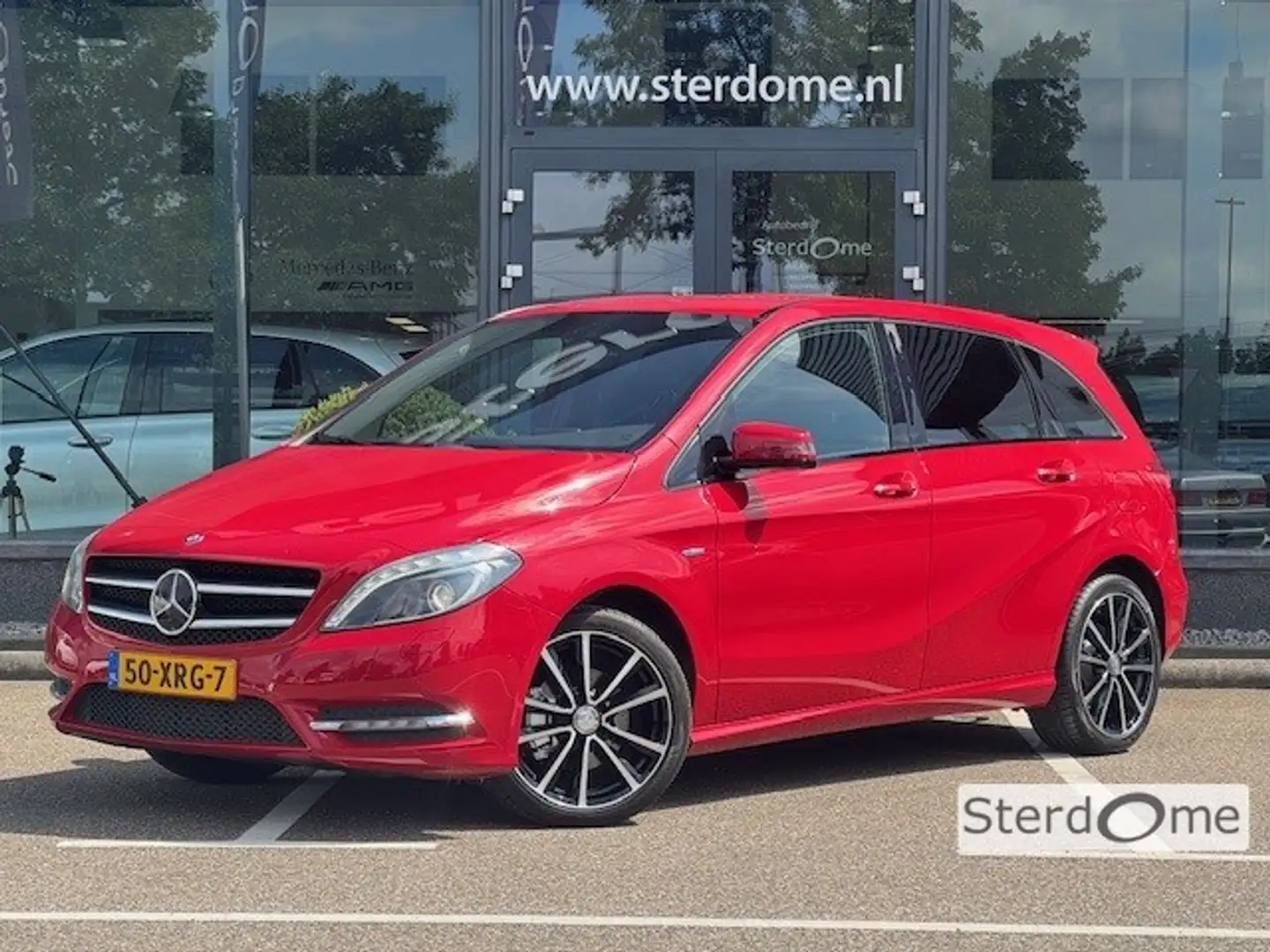 Mercedes-Benz B 180 Ambition | Spiegelpakket | Nightpakket | Zitcomfor Rood - 1
