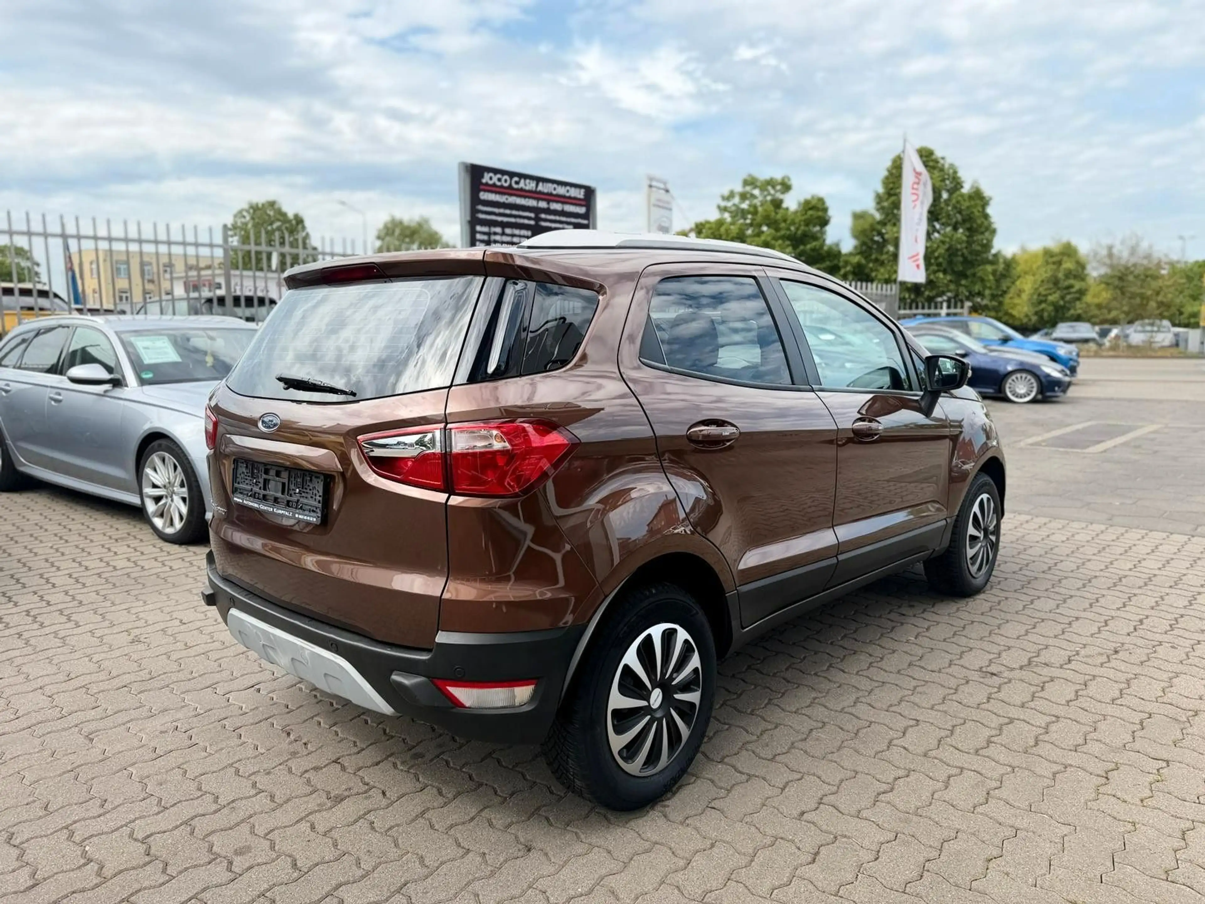 Ford EcoSport Titanium*SHZG*PDC*ISOFIX*AUTOMATIK* — photo 6