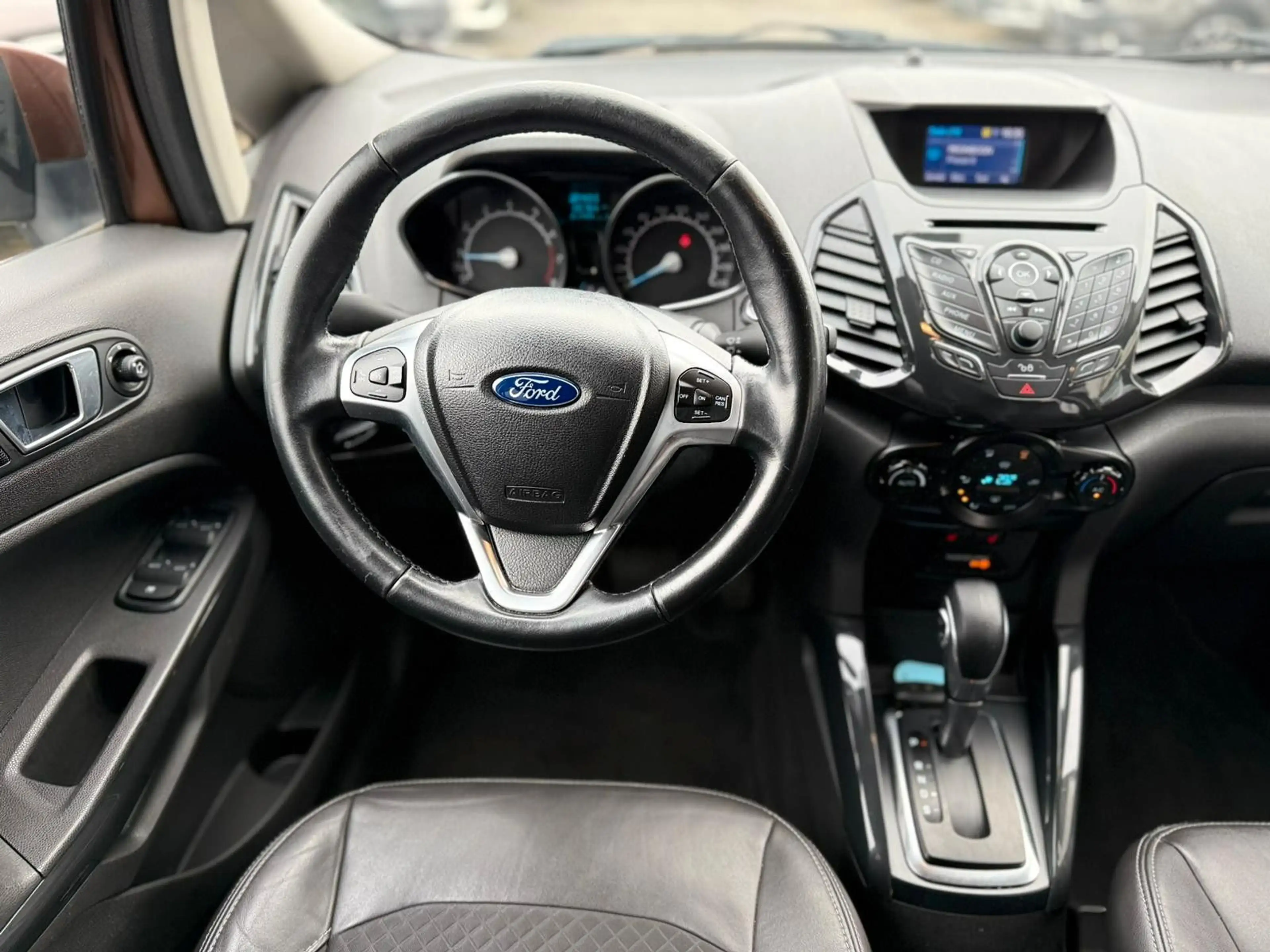 Ford EcoSport Titanium*SHZG*PDC*ISOFIX*AUTOMATIK* — photo 12