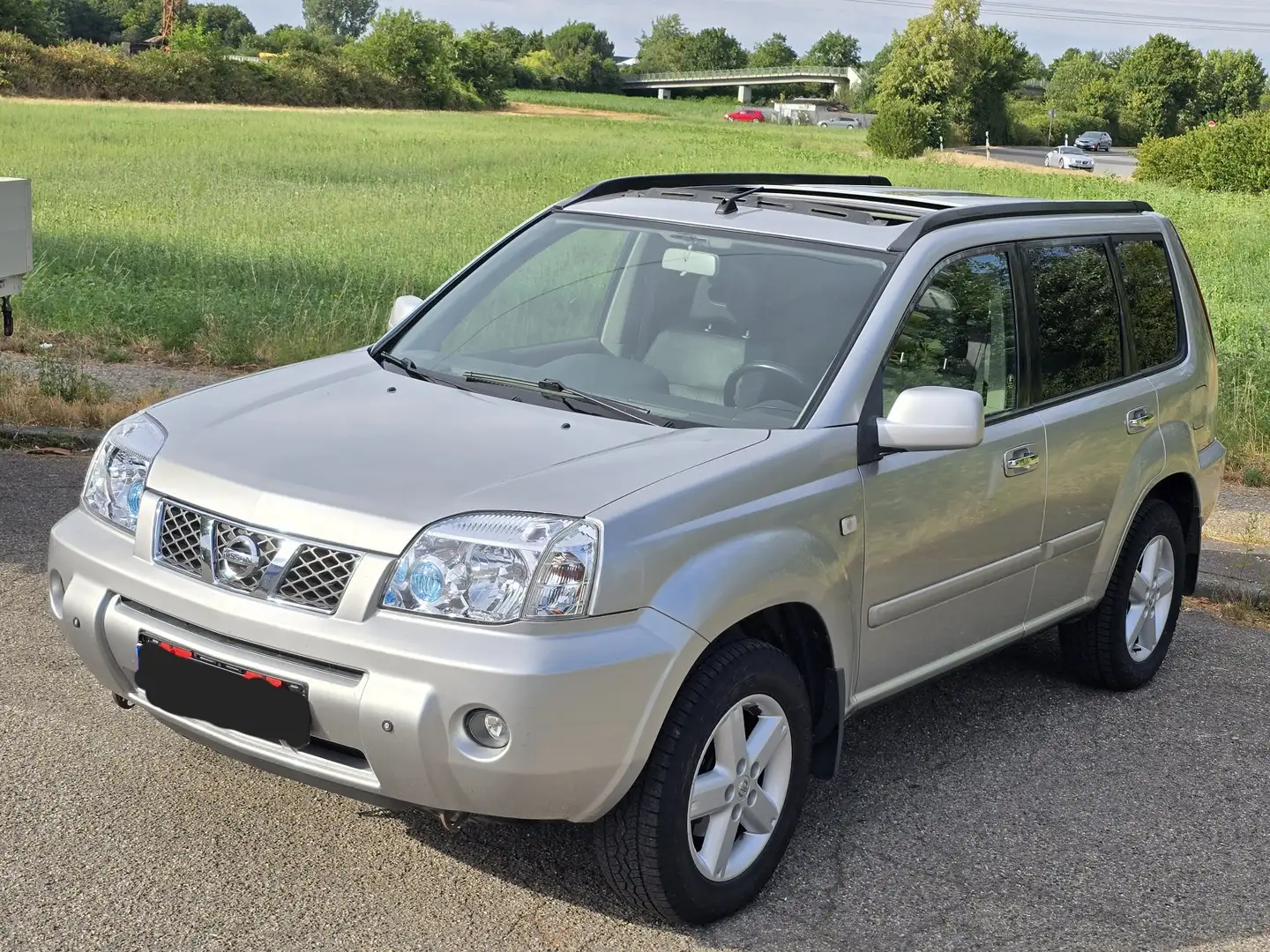 Nissan X-Trail 2.5 4x4 Aut Elegance Pano-Dach Klima Navi wenig Km Gris - 1