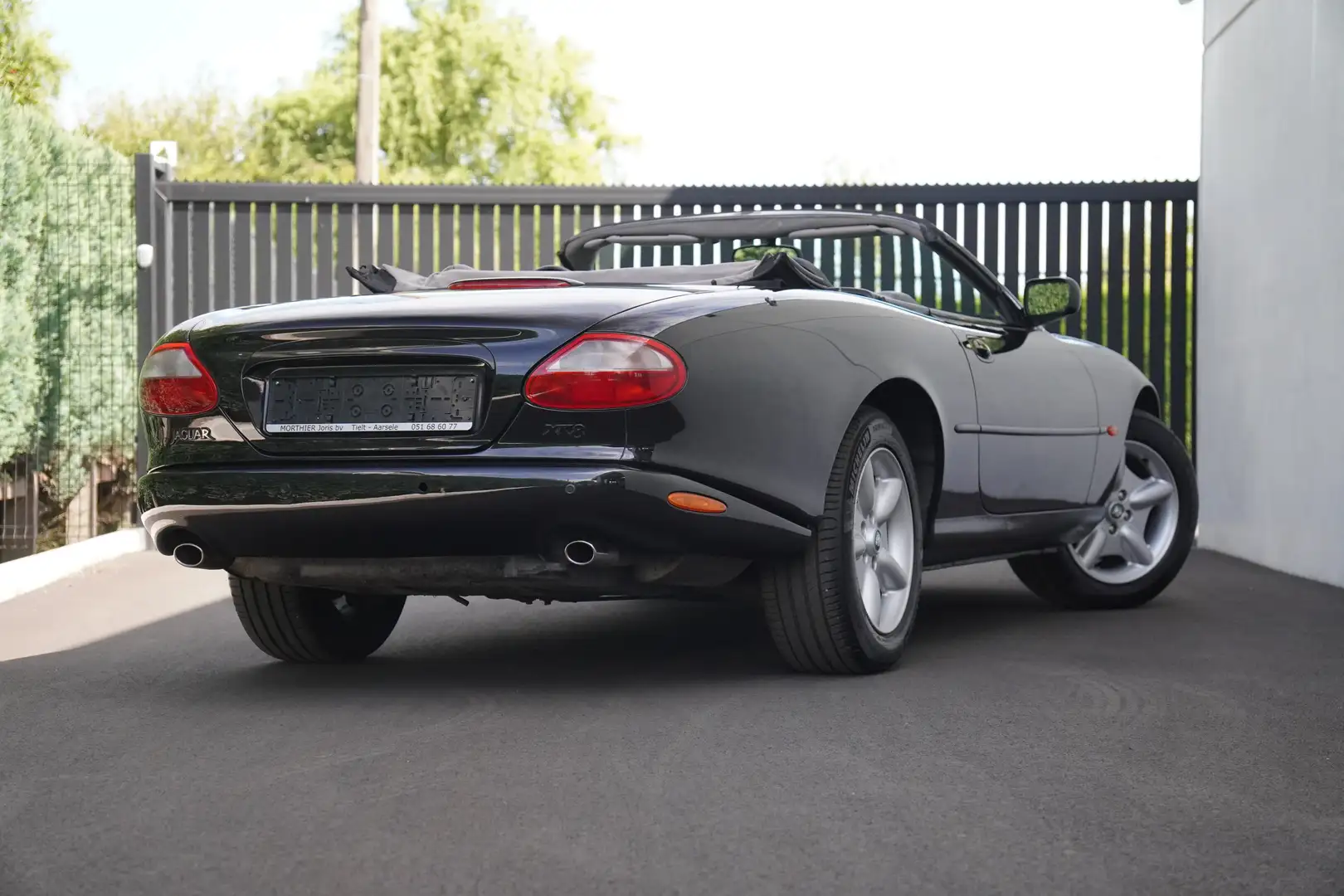 Jaguar XK8 4.0i V8 / CABRIOLET / FULL SERVICE HISTORY Zwart - 2