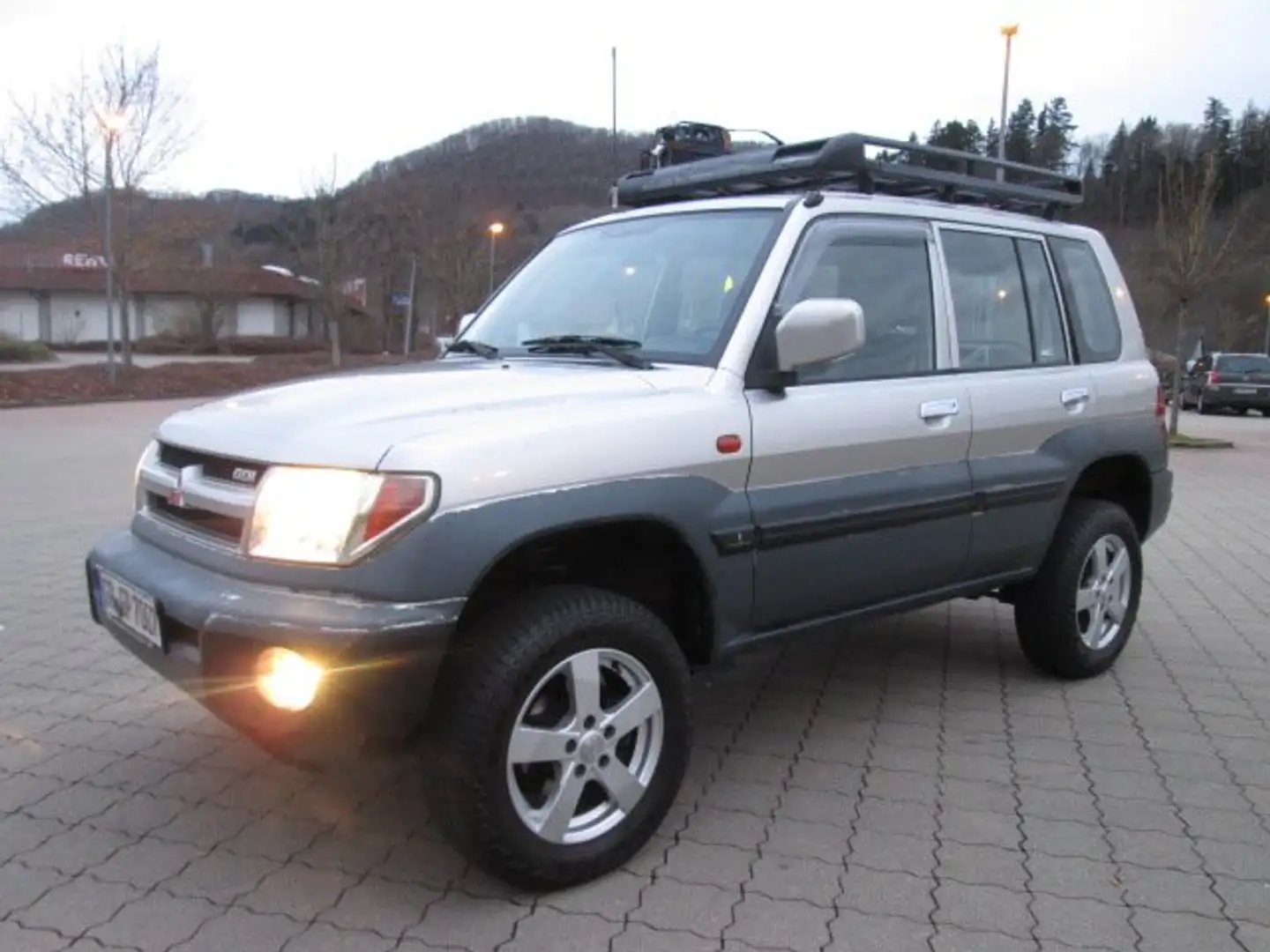 Mitsubishi Pajero Pinin Pajero Pinin 2.0 GDI+2.HAND+KLIMA+4x4-ALLRAD+AHK Silber - 2