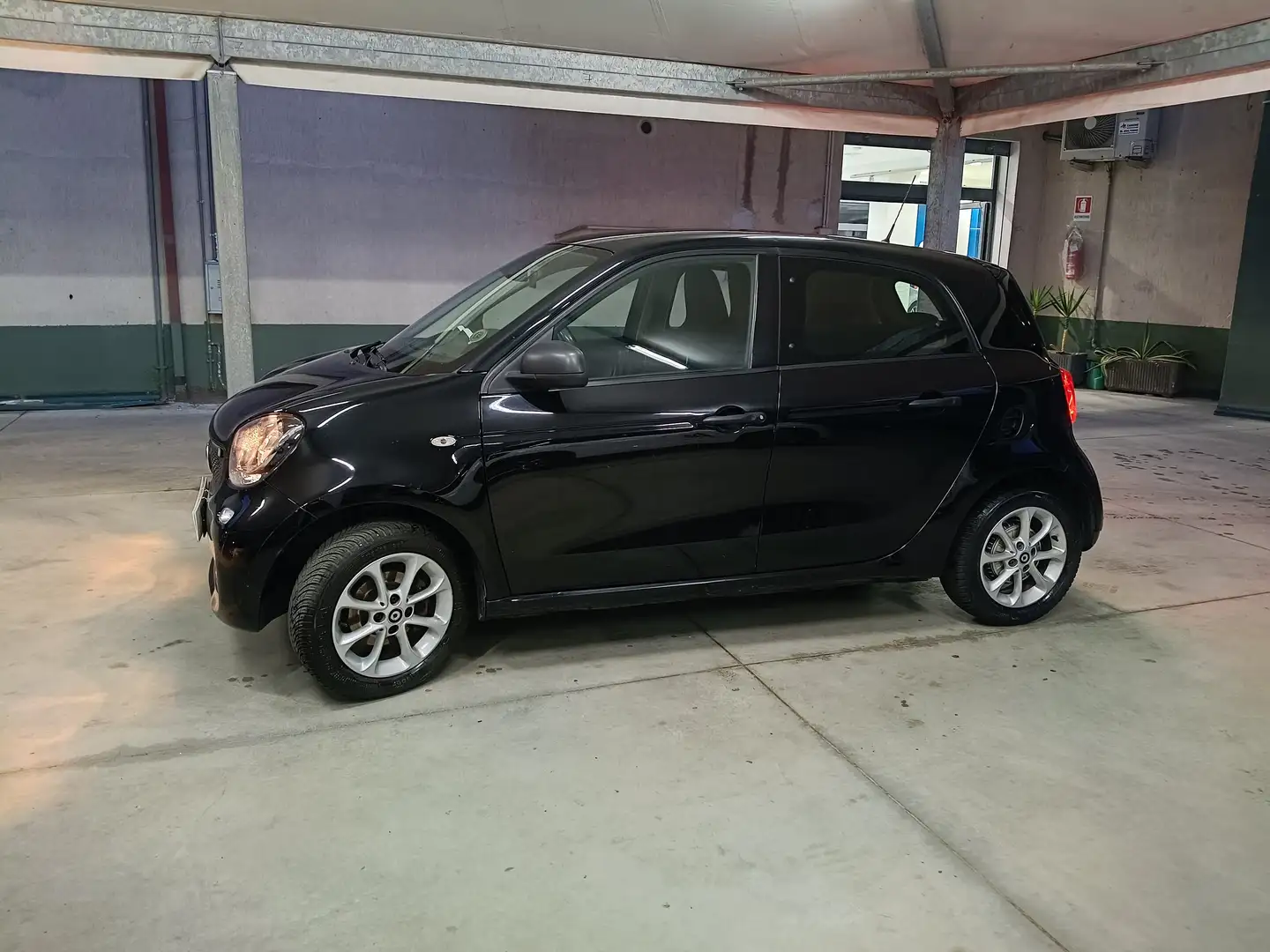 smart forFour Forfour II 2015 1.0 Youngster 71cv twinamic Nero - 2