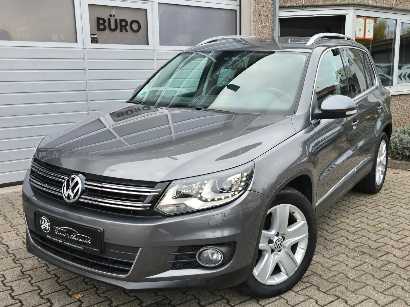 Volkswagen Tiguan Sport & Style BMT/BiXenon/PDC/AHK/EURO6 Grau - 2