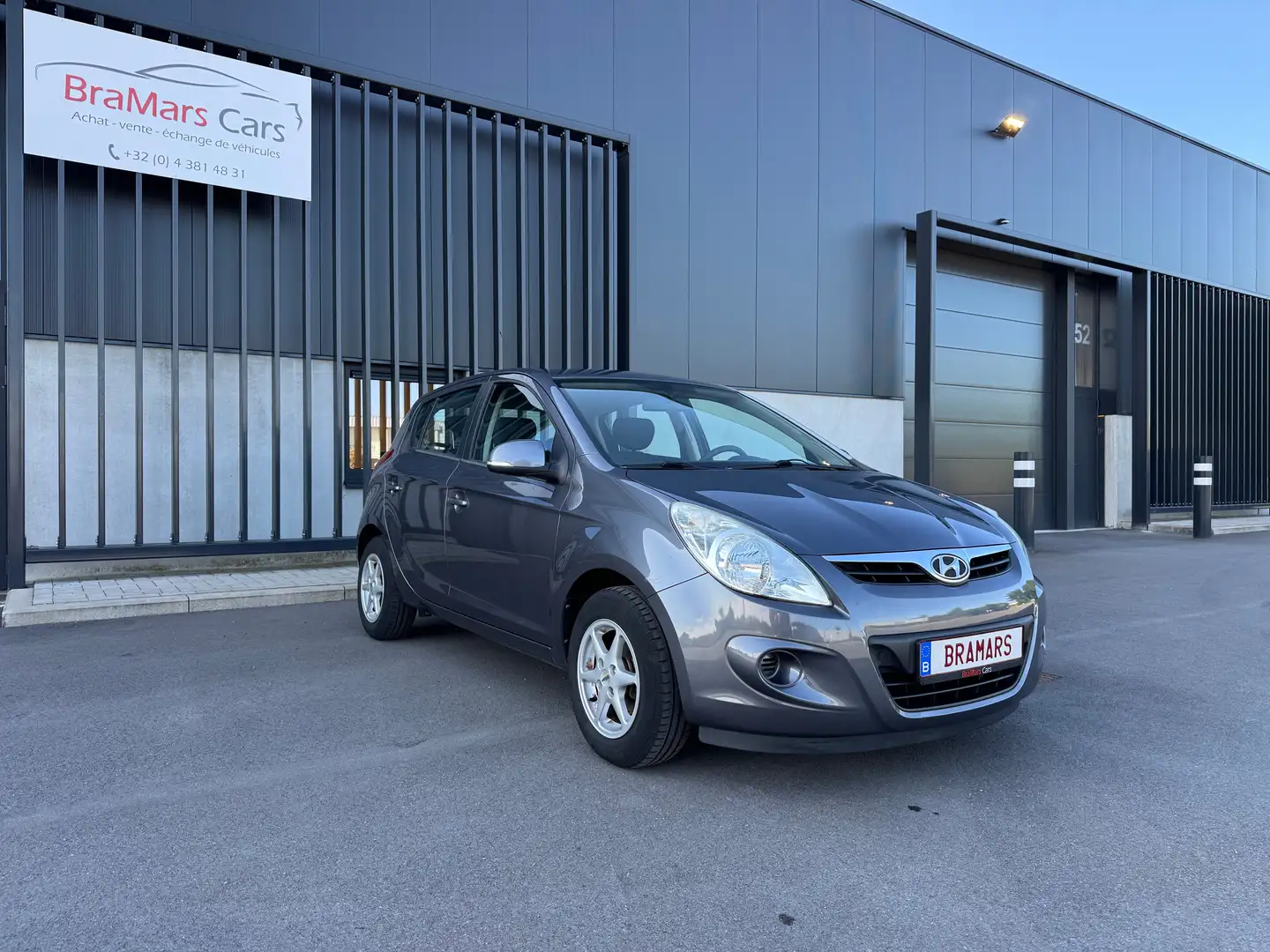 Hyundai i20 i20 1.2i ✅ 12 MOIS DE GARANTIE ✅ Gris - 2