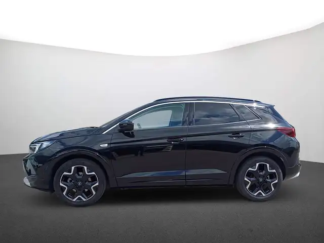 Opel Grandland view 4