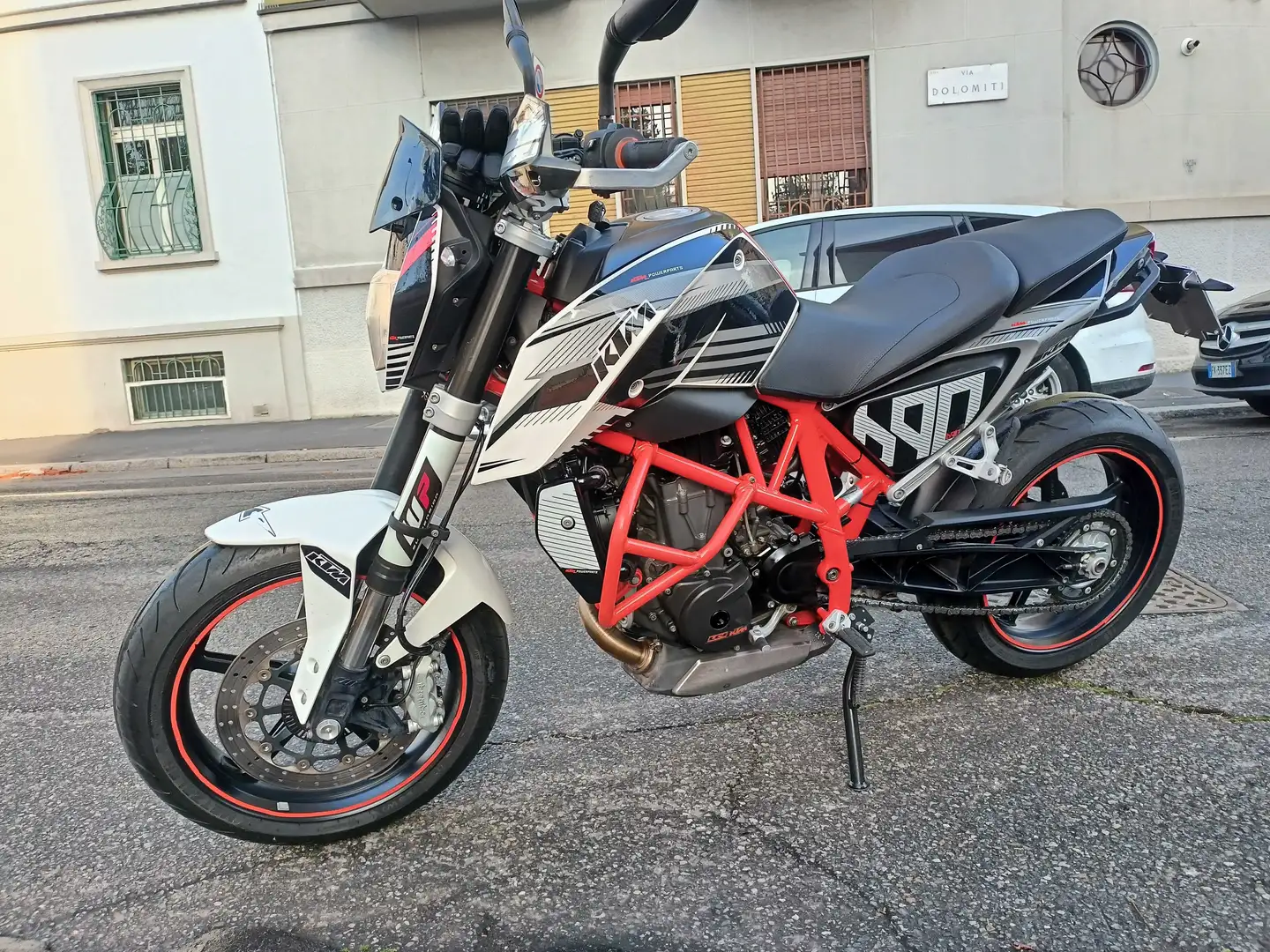 KTM 690 Duke Blanc - 1