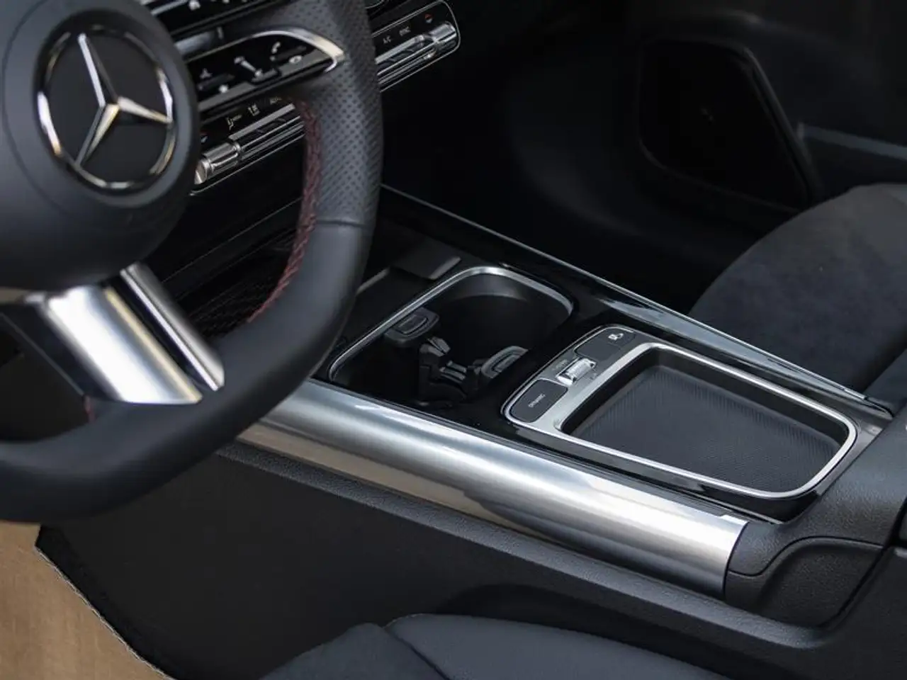 Mercedes-Benz GLA снимка Mercedes-Benz GLA