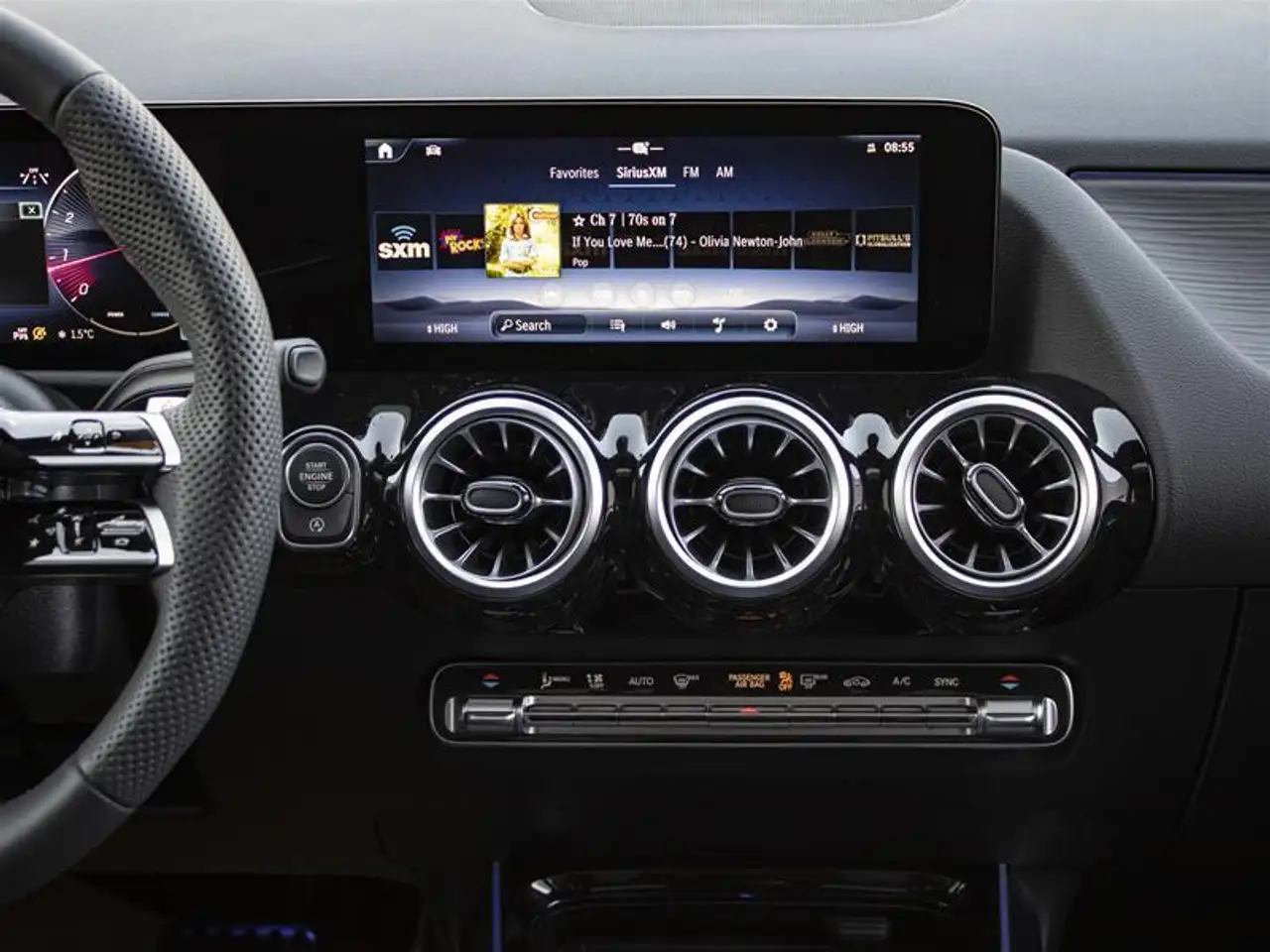 Mercedes-Benz GLA снимка Mercedes-Benz GLA