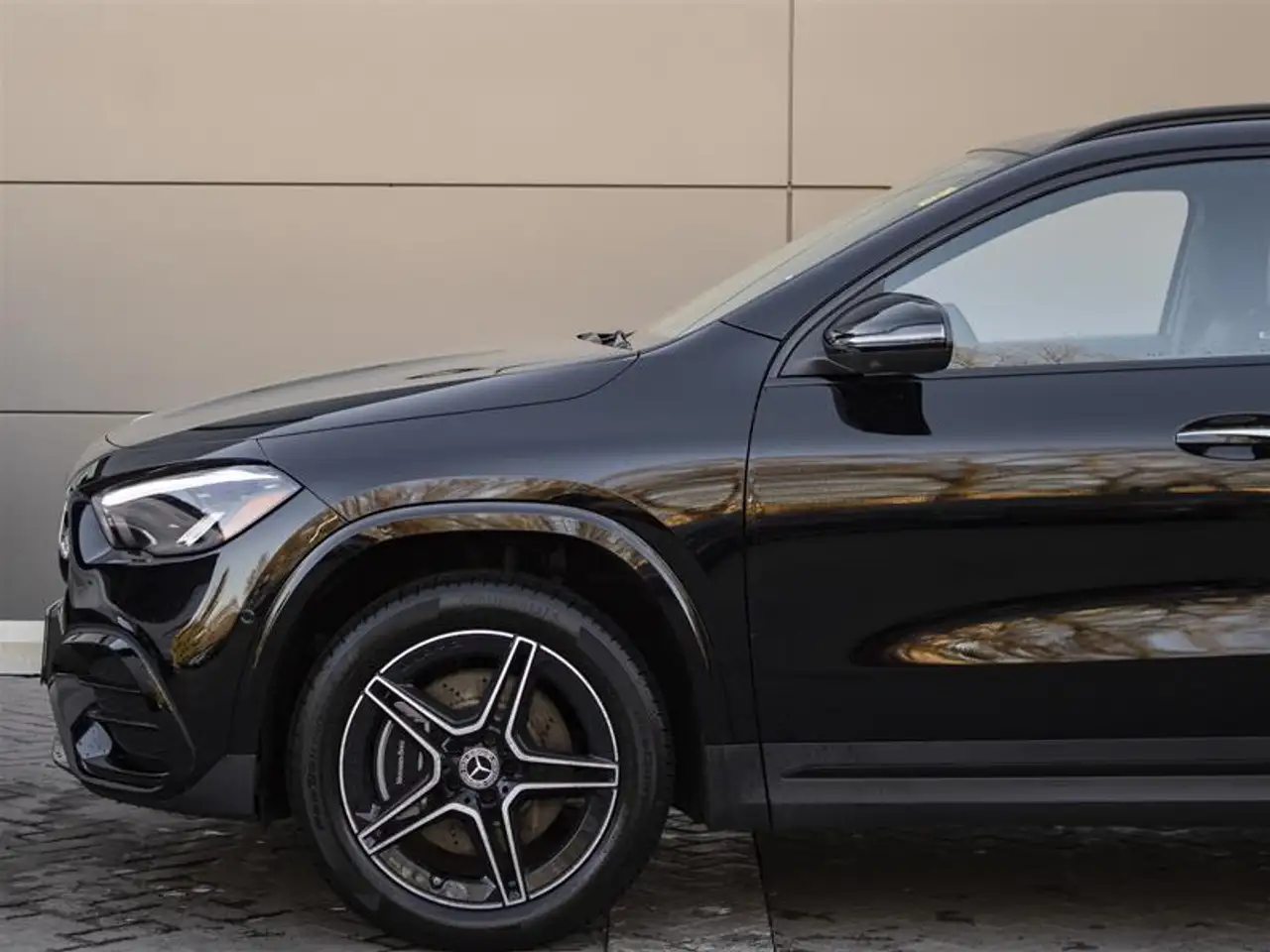 Mercedes-Benz GLA снимка Mercedes-Benz GLA