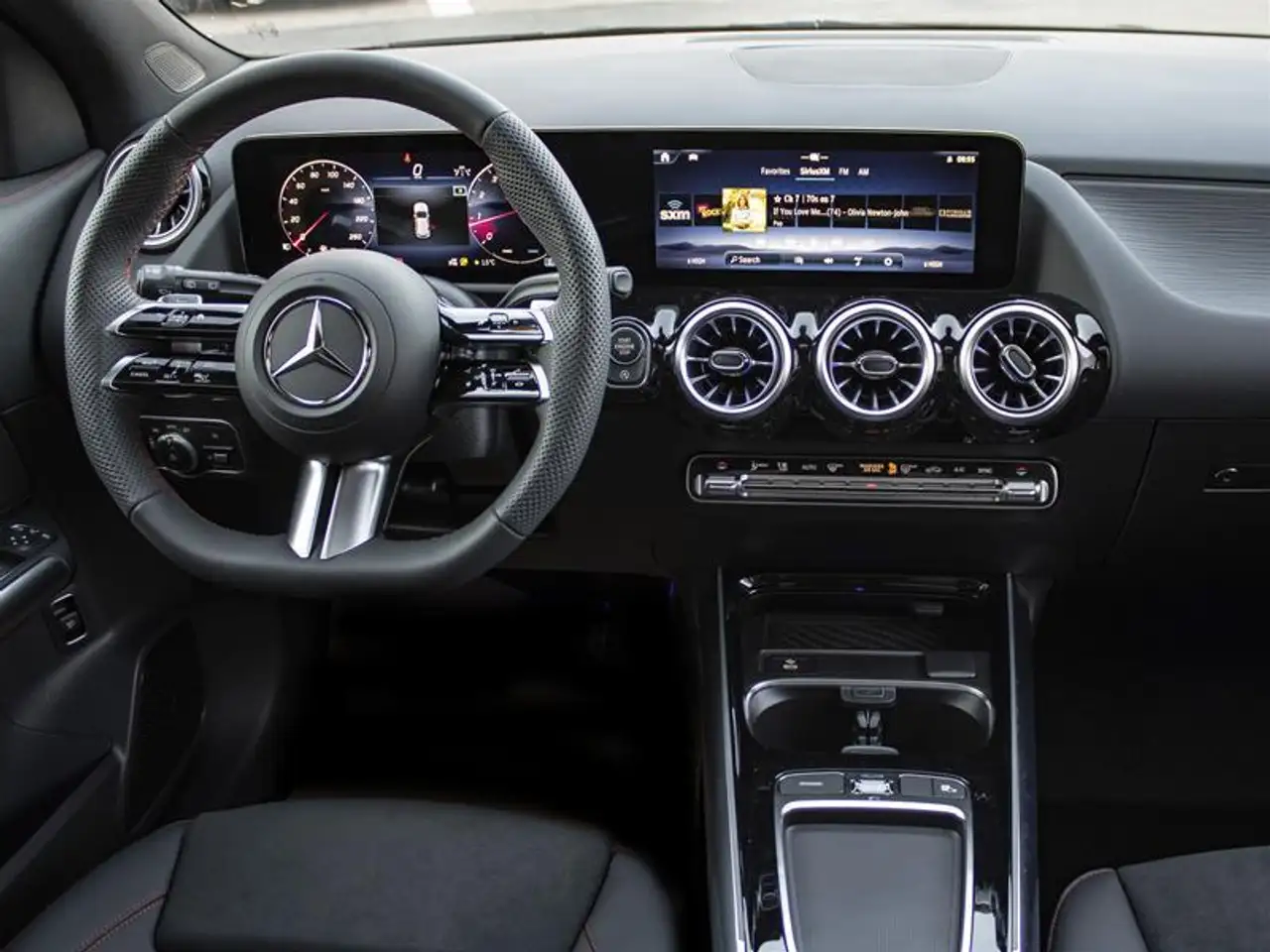 Mercedes-Benz GLA снимка Mercedes-Benz GLA