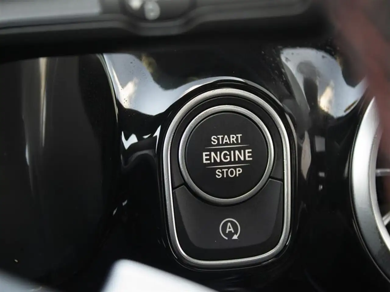 Mercedes-Benz GLA снимка Mercedes-Benz GLA