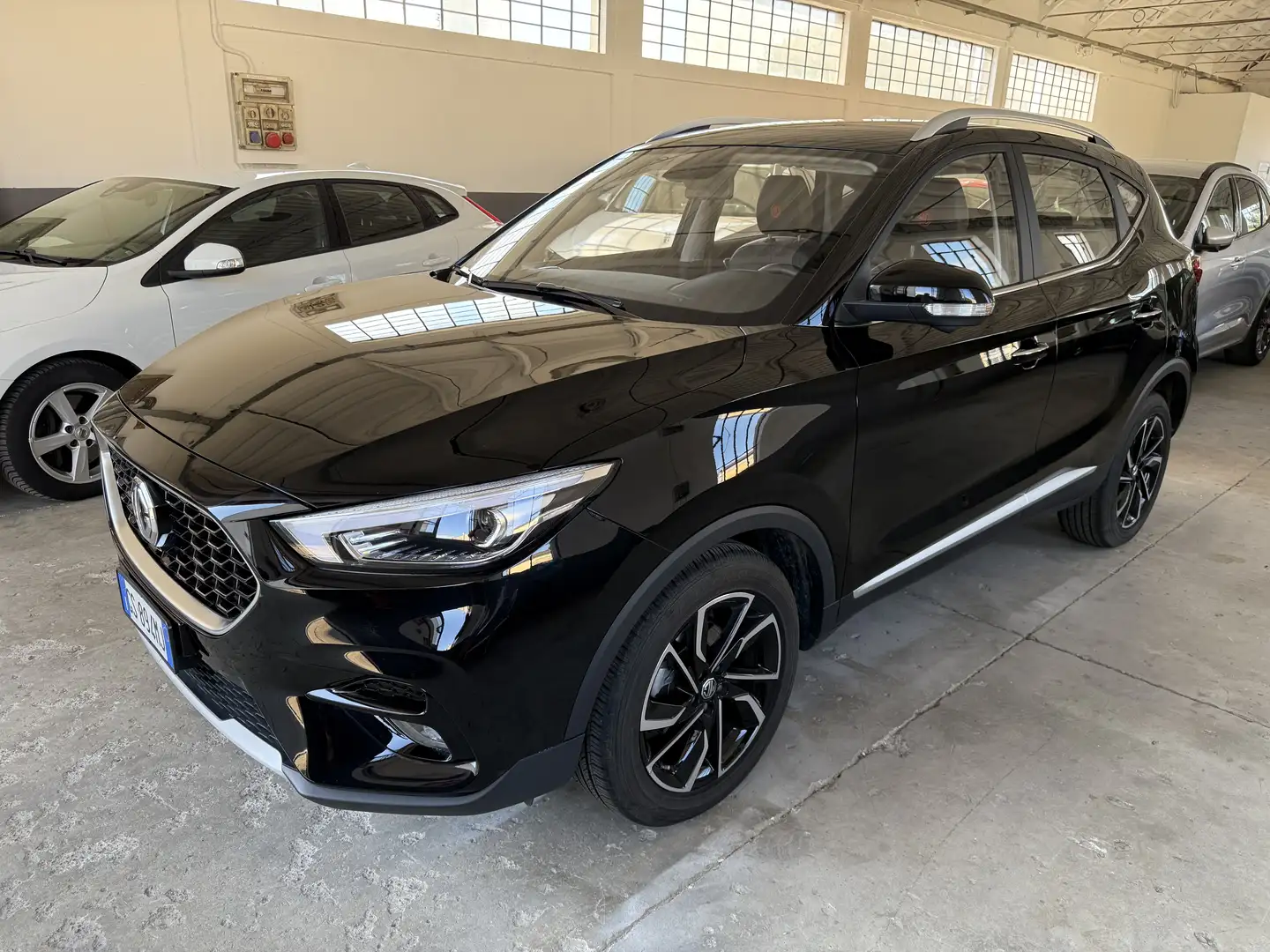 MG ZS 1.5 Luxury NO VINCOLI FINANZIAMENTO Zwart - 2
