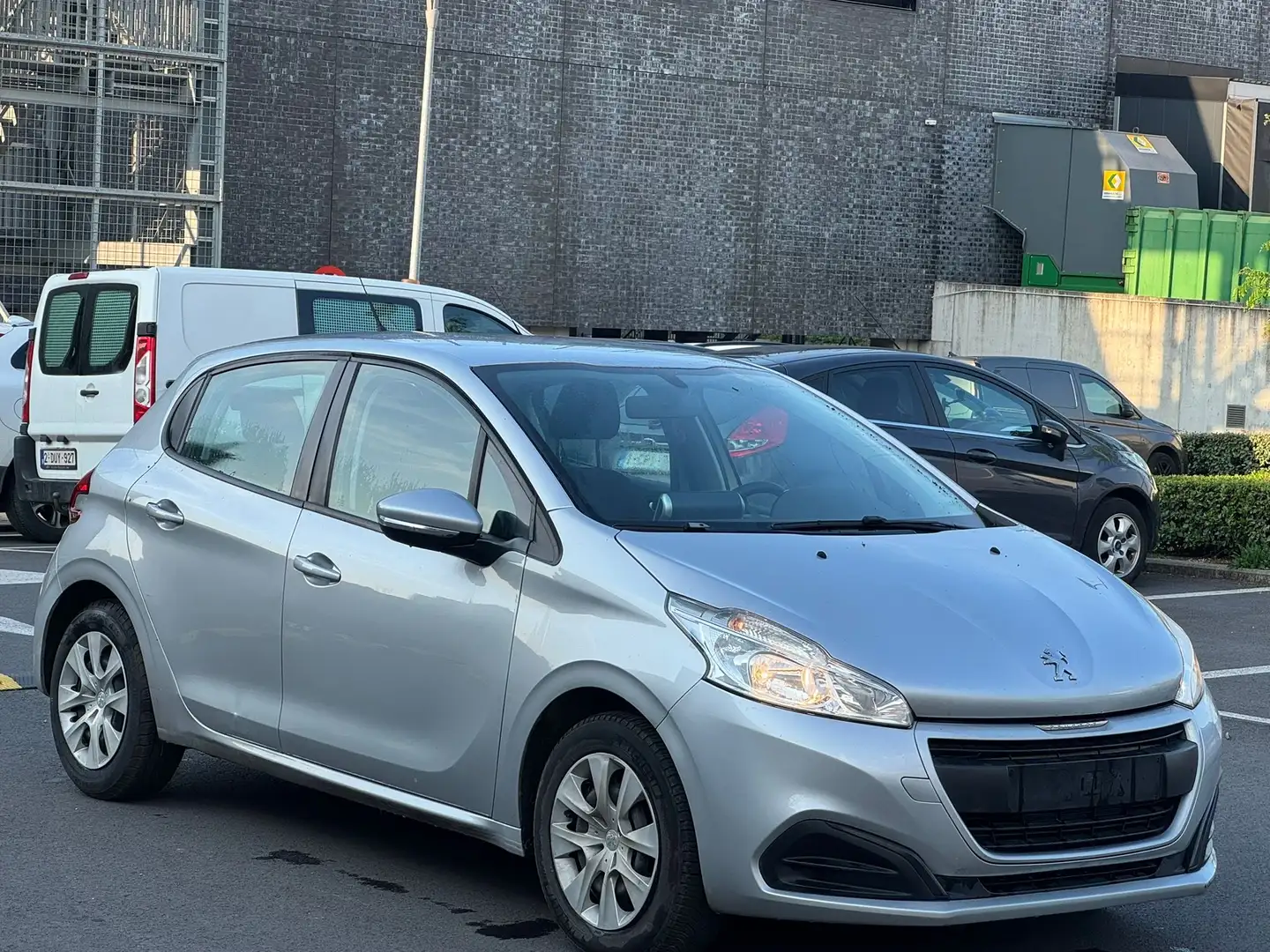 Peugeot 208 gps airco ( Leger bruit chaine ) - 1