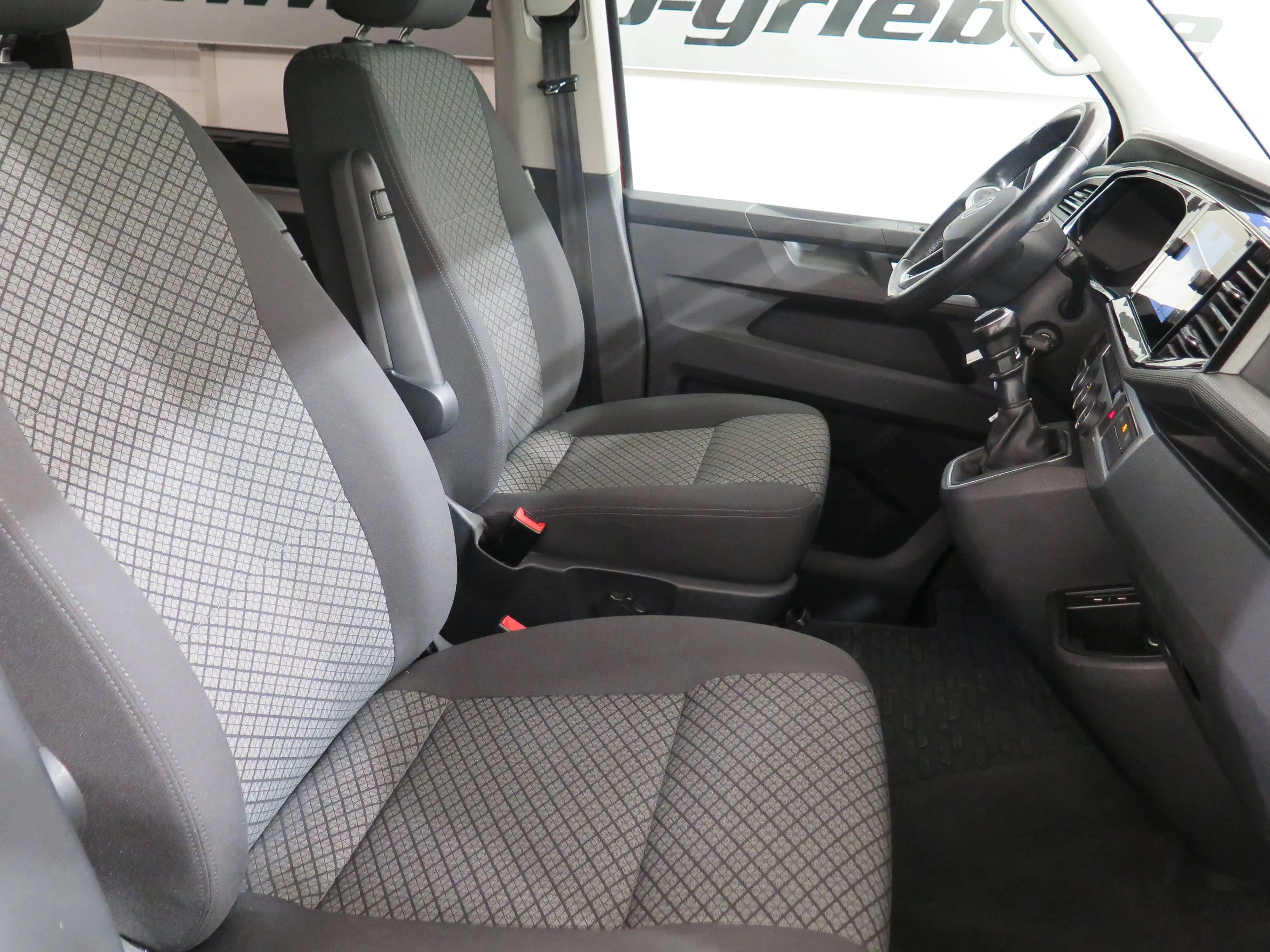 Volkswagen T6.1 Multivan Multivan, AHK, Standh, Navi, App, RFK, LED — photo 13