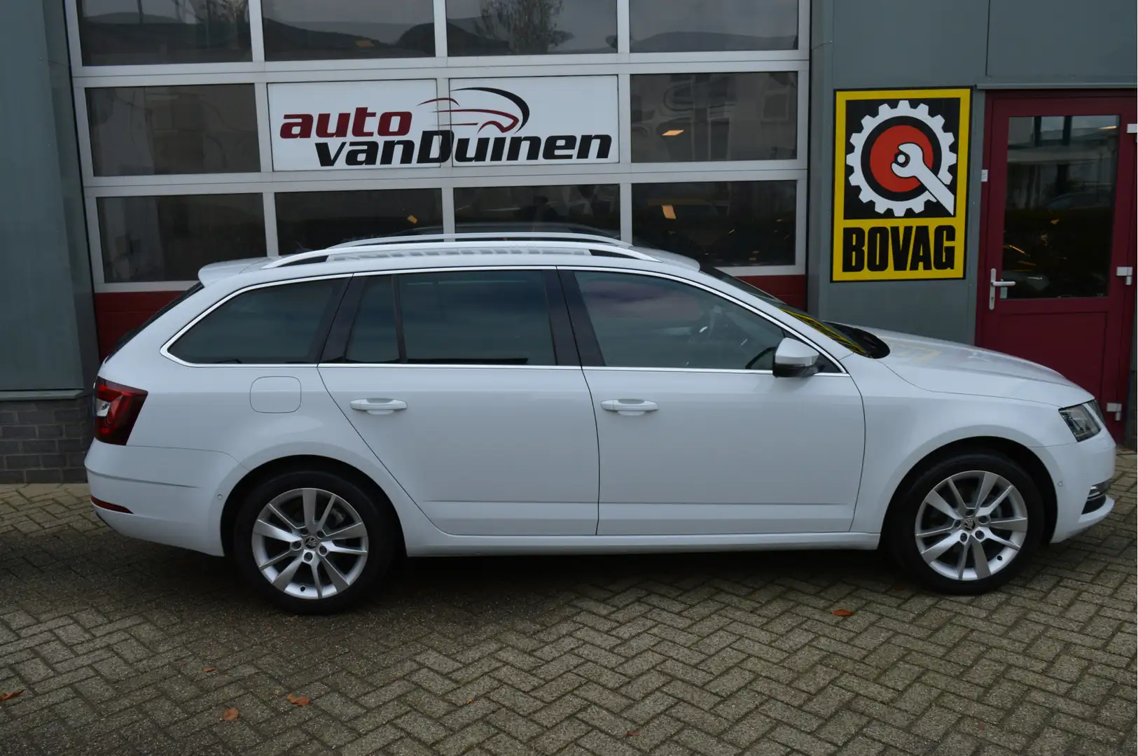 Skoda Octavia Combi 1.5 TSI Greentech Business Edition Plus O.a: Wit - 2