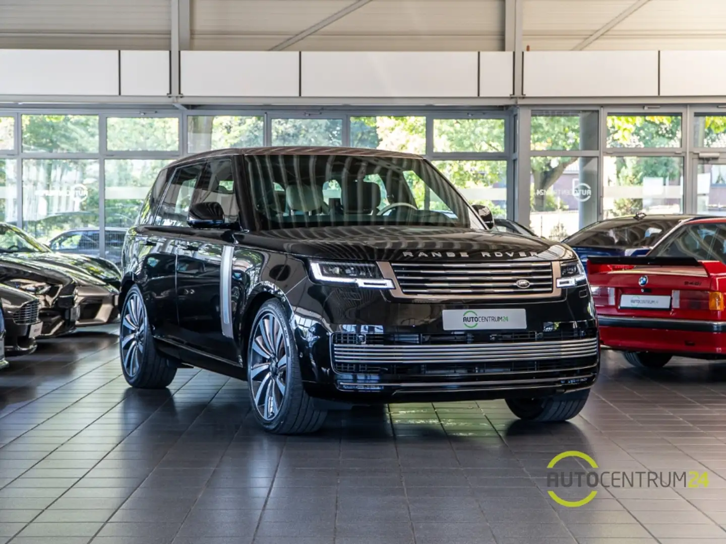 Land Rover Range Rover SV P615 Massage Entertainment Pano Zwart - 1