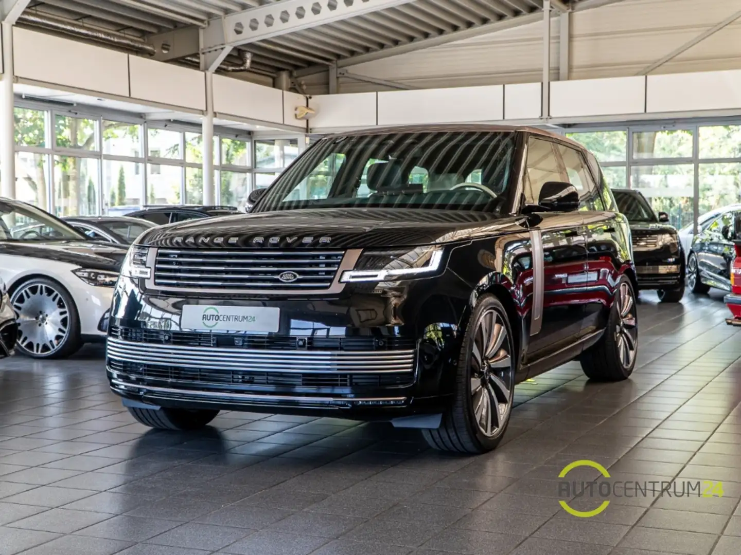 Land Rover Range Rover SV P615 Massage Entertainment Pano Zwart - 2