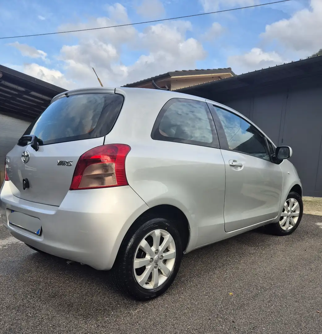 Toyota Yaris 3p 1.4 d-4d Sol Grigio - 1