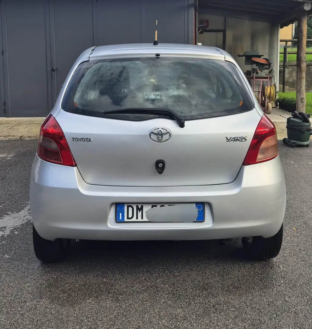 Toyota Yaris 3p 1.4 d-4d Sol Grigio - 2