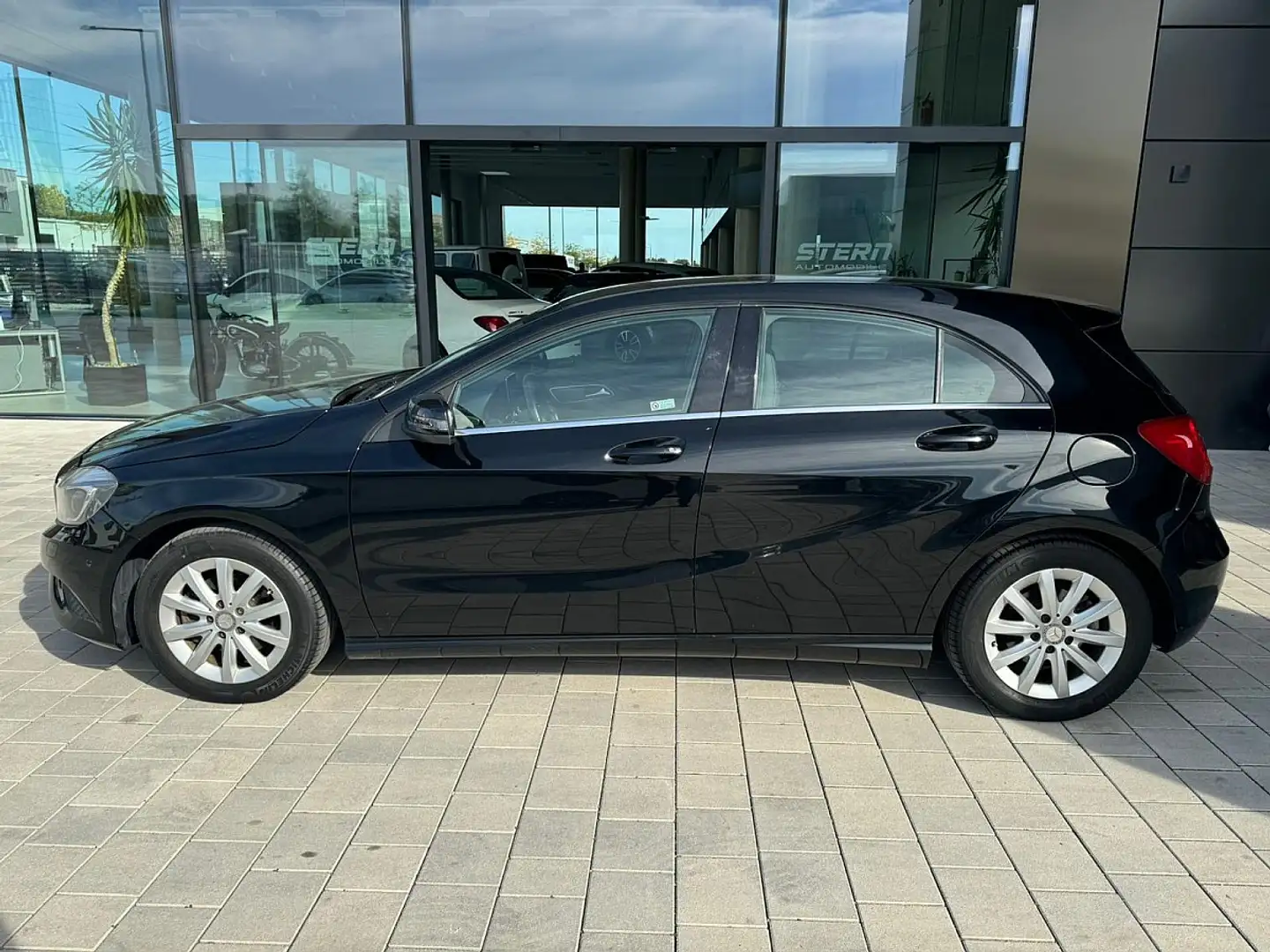 Mercedes-Benz A 180 BlueEfficiency Noir - 2