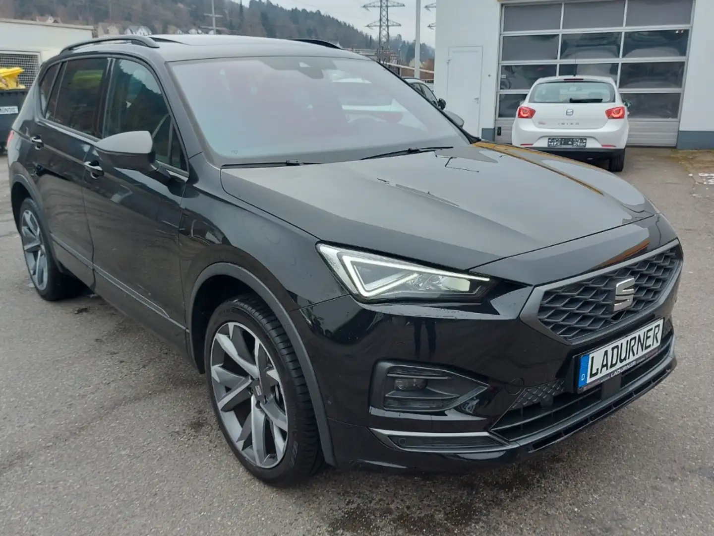 SEAT Tarraco FR 1.5TSI DSG 150PS Standh AHK 7-Sitzer 7 Sitzer 7 Schwarz - 2