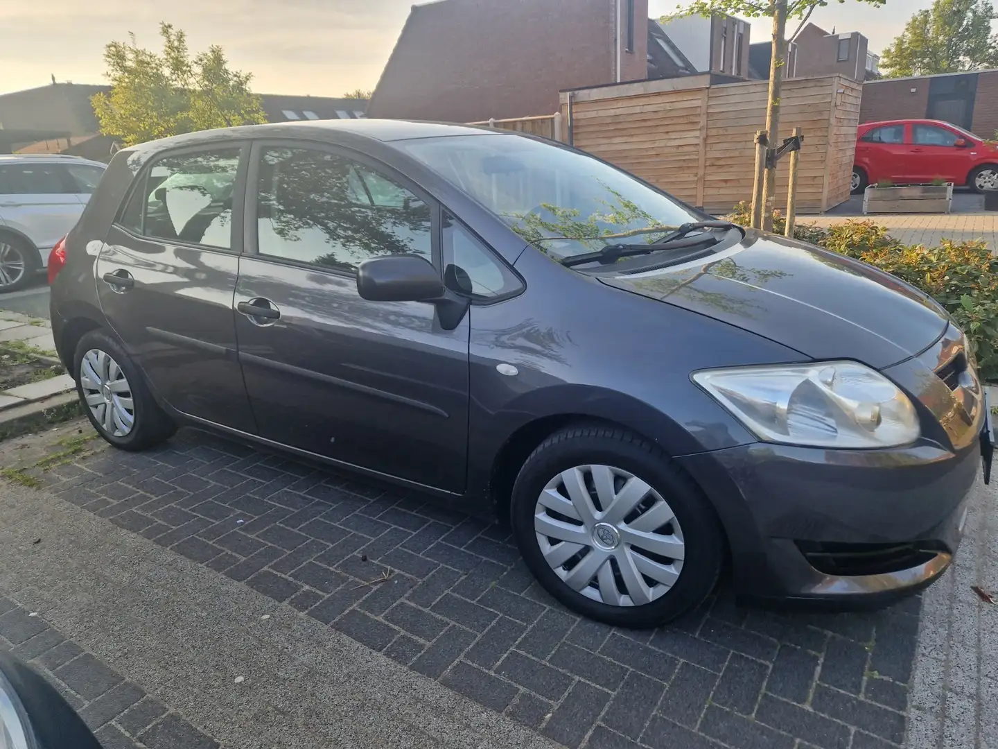 Toyota Auris 1.6 VVT-i Sol - 1