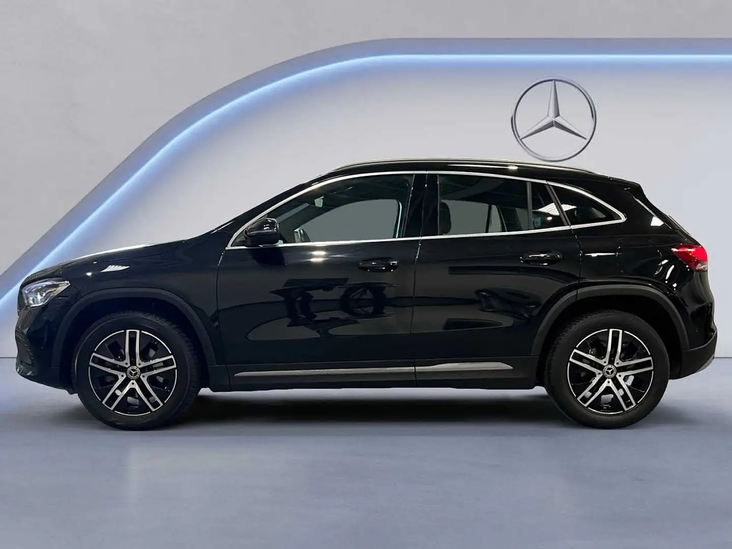 Mercedes-Benz GLA 200 Progressive Noir - 2