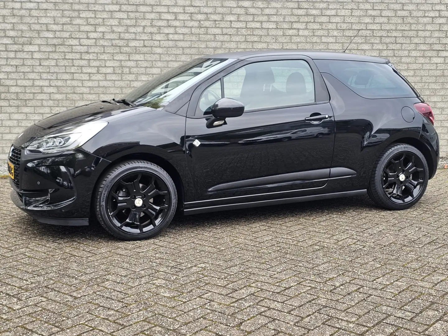 DS Automobiles DS 3 1.2 PureTech Café Racer Leer/Camera Zwart - 2