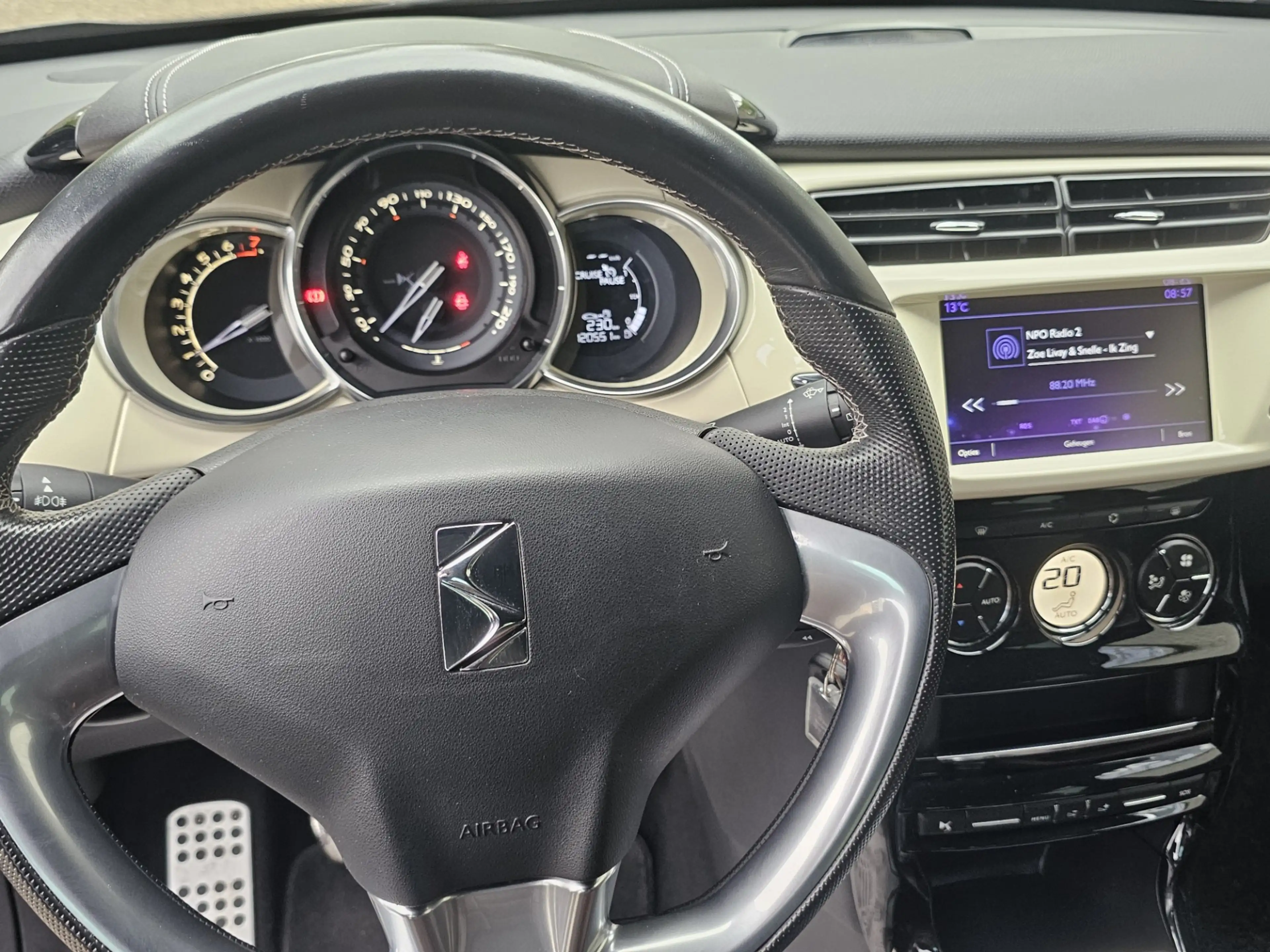 DS Automobiles DS 3 1.2 PureTech Café Racer Leer/Camera — photo 14