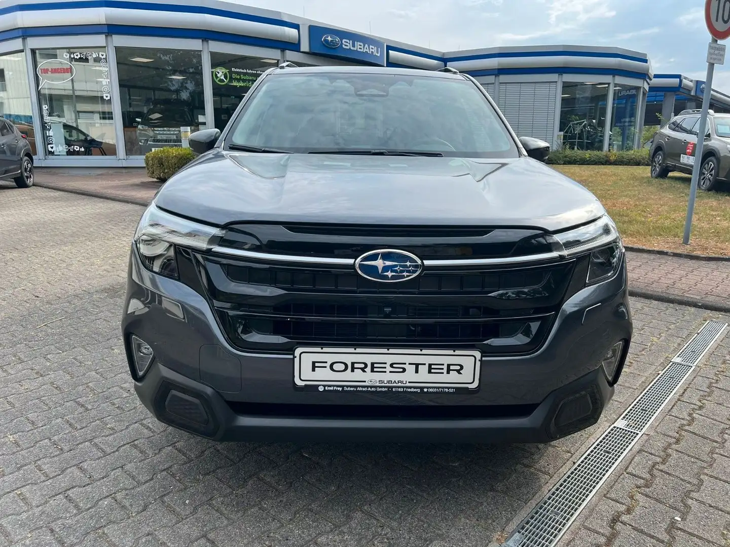 Subaru Forester 2.0 Platinum MJ 25 Grau - 2