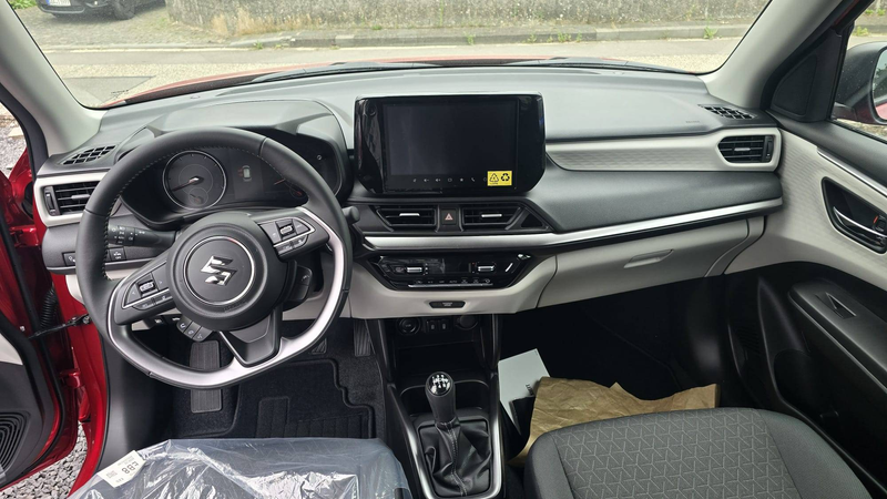 Suzuki Swift Swift 1.2 Dualjet Hybrid MT Comfort+ — photo 7