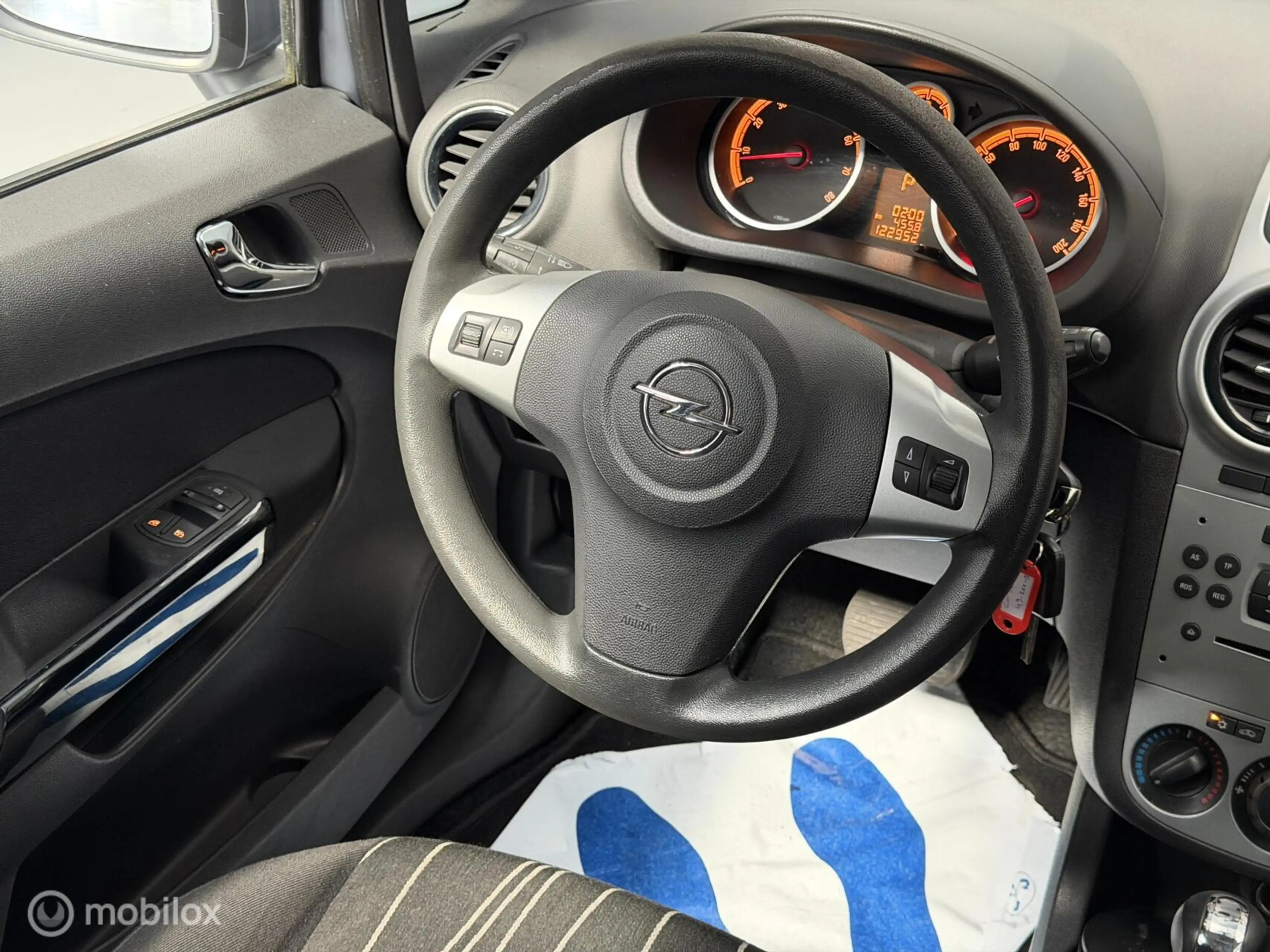 Opel Corsa 1.4-16V Cosmo| Vol Automaat | NAP | Cruise |Airco — photo 24