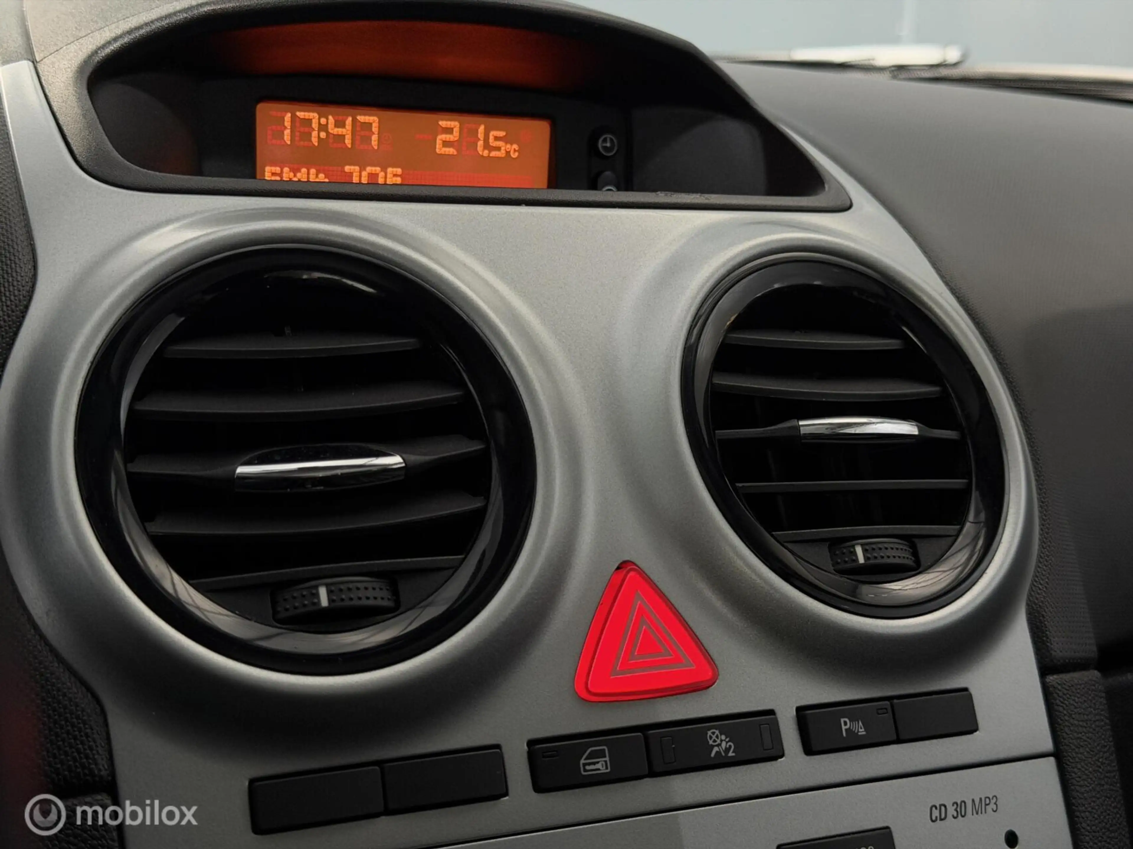 Opel Corsa 1.4-16V Cosmo| Vol Automaat | NAP | Cruise |Airco — photo 36