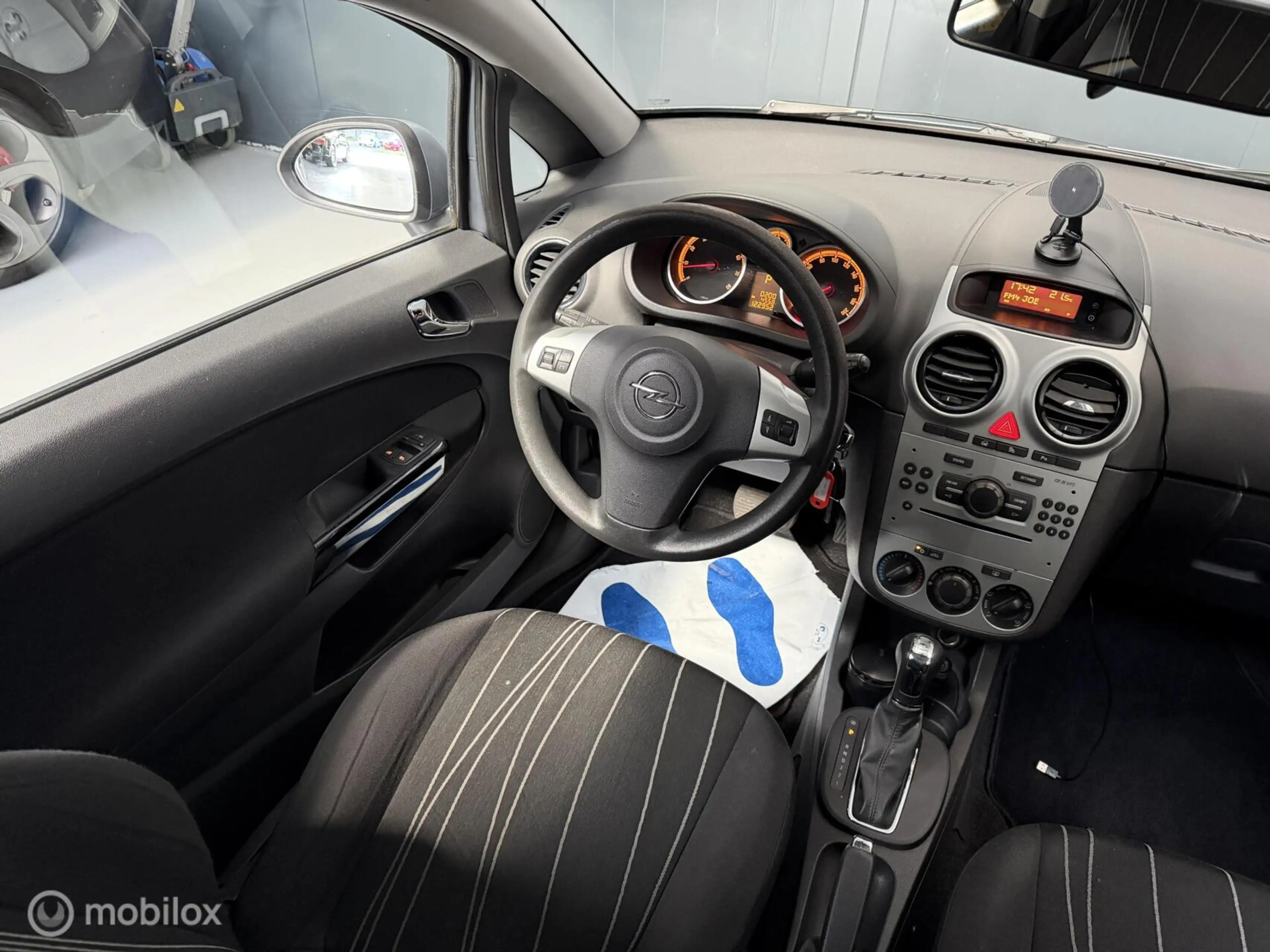 Opel Corsa 1.4-16V Cosmo| Vol Automaat | NAP | Cruise |Airco — photo 23