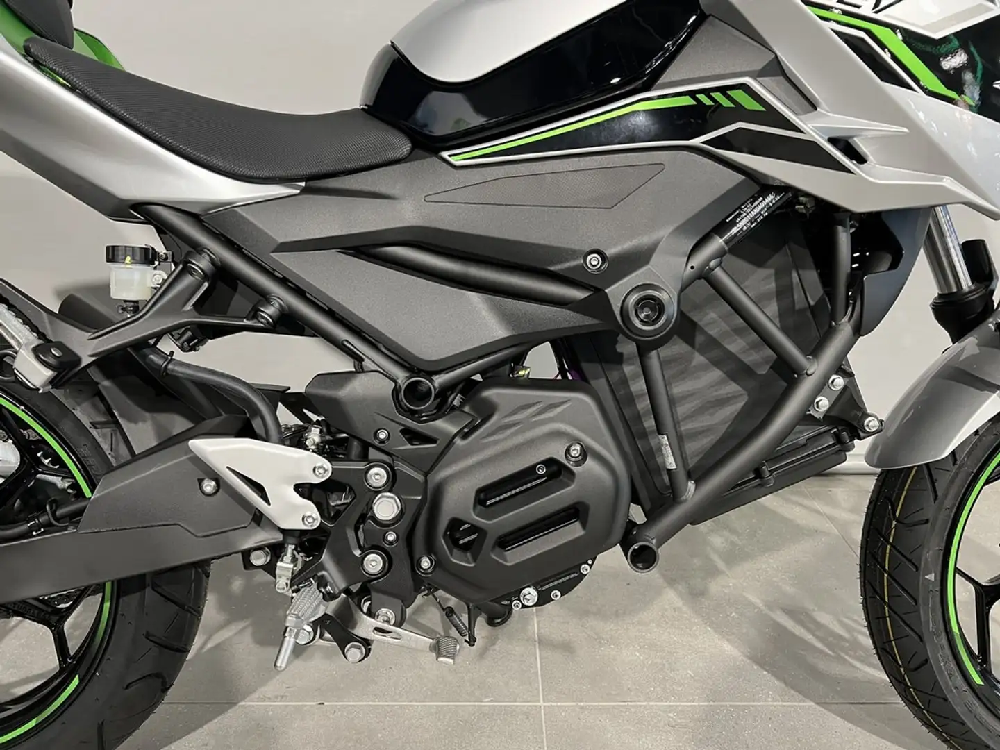 Kawasaki Z 1 e-1 Groen - 2
