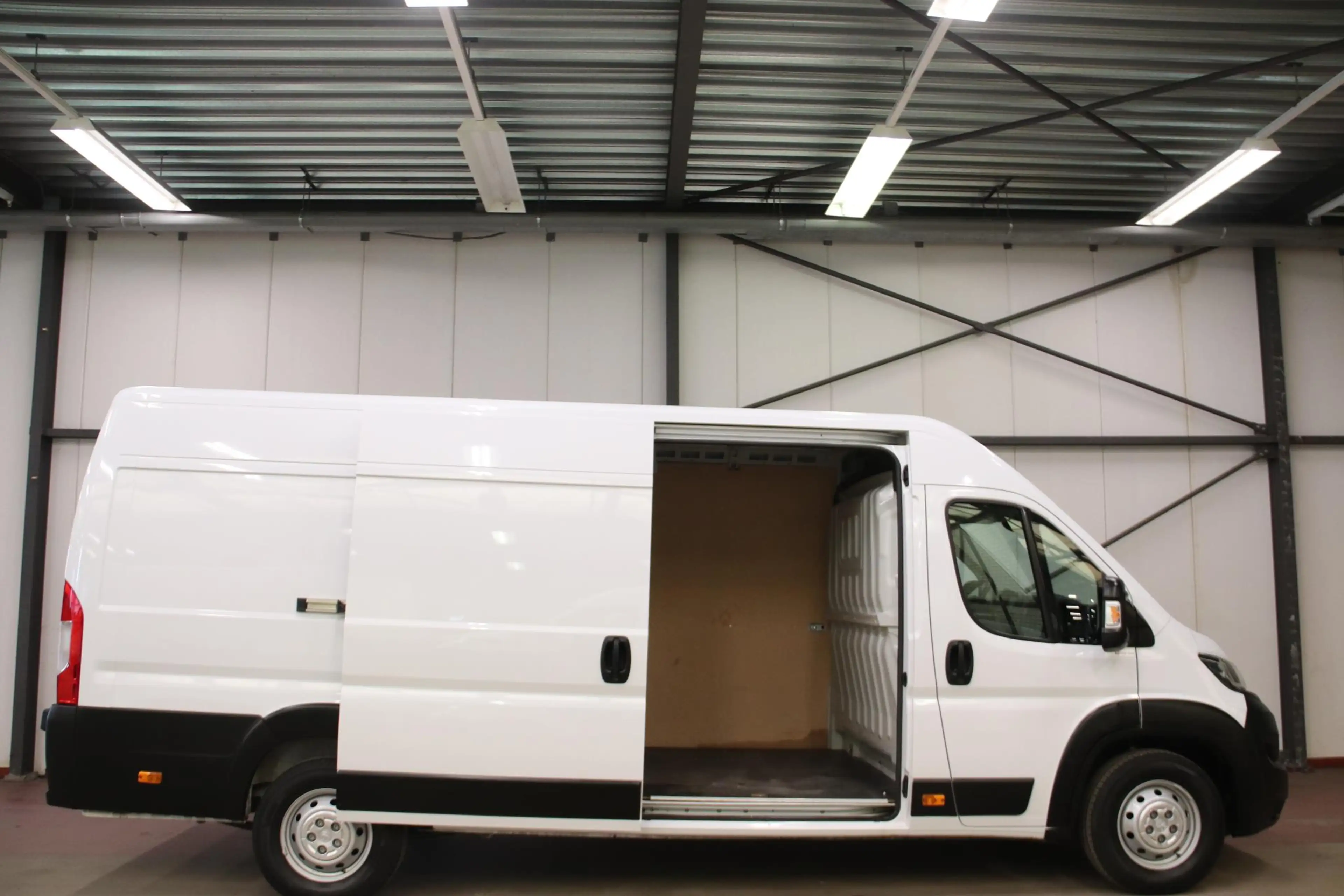Peugeot Boxer 435 2.2 BlueHDi L4H2 AIRCO ACHTERUITRIJCAMERA — photo 4