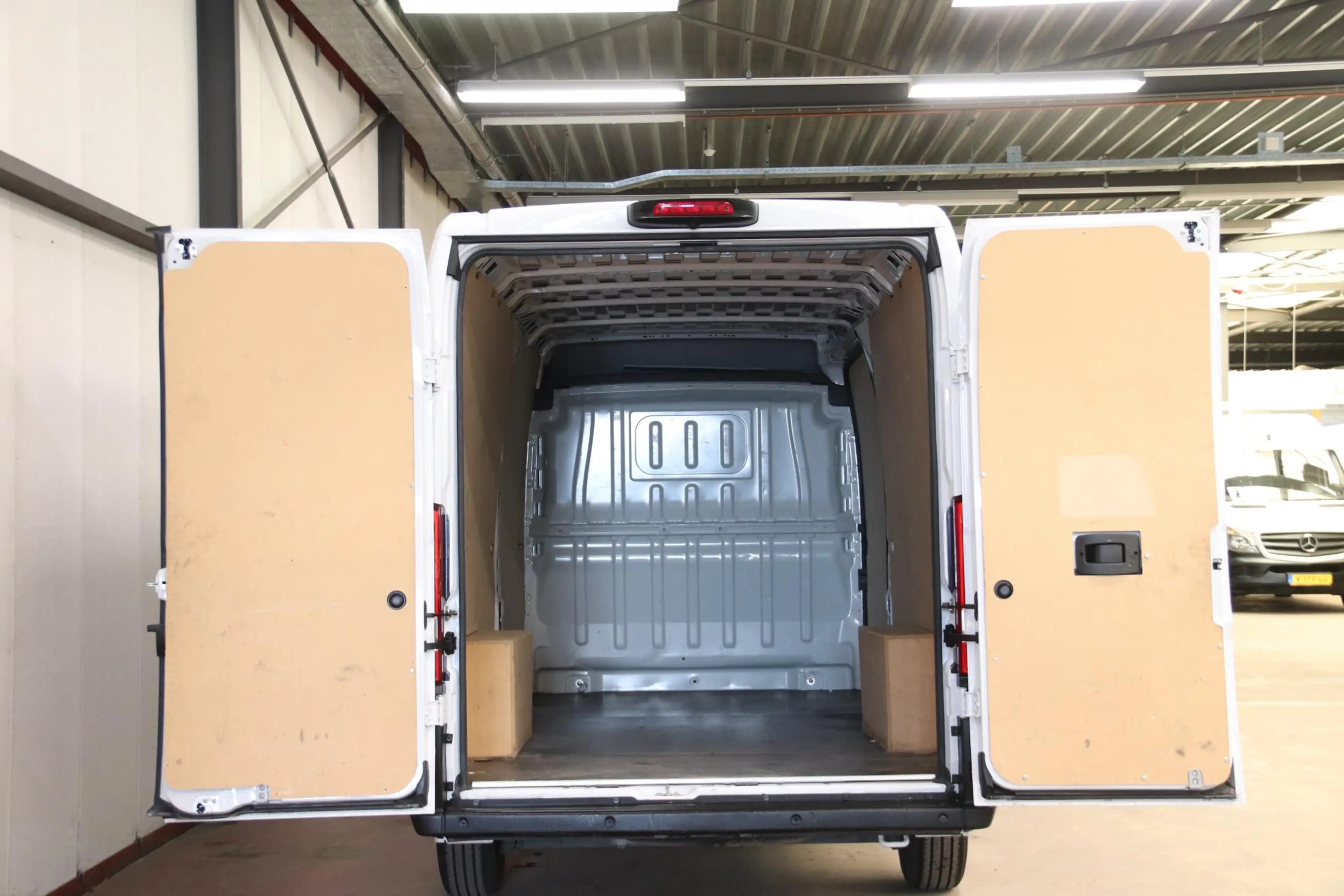 Peugeot Boxer 435 2.2 BlueHDi L4H2 AIRCO ACHTERUITRIJCAMERA — photo 3